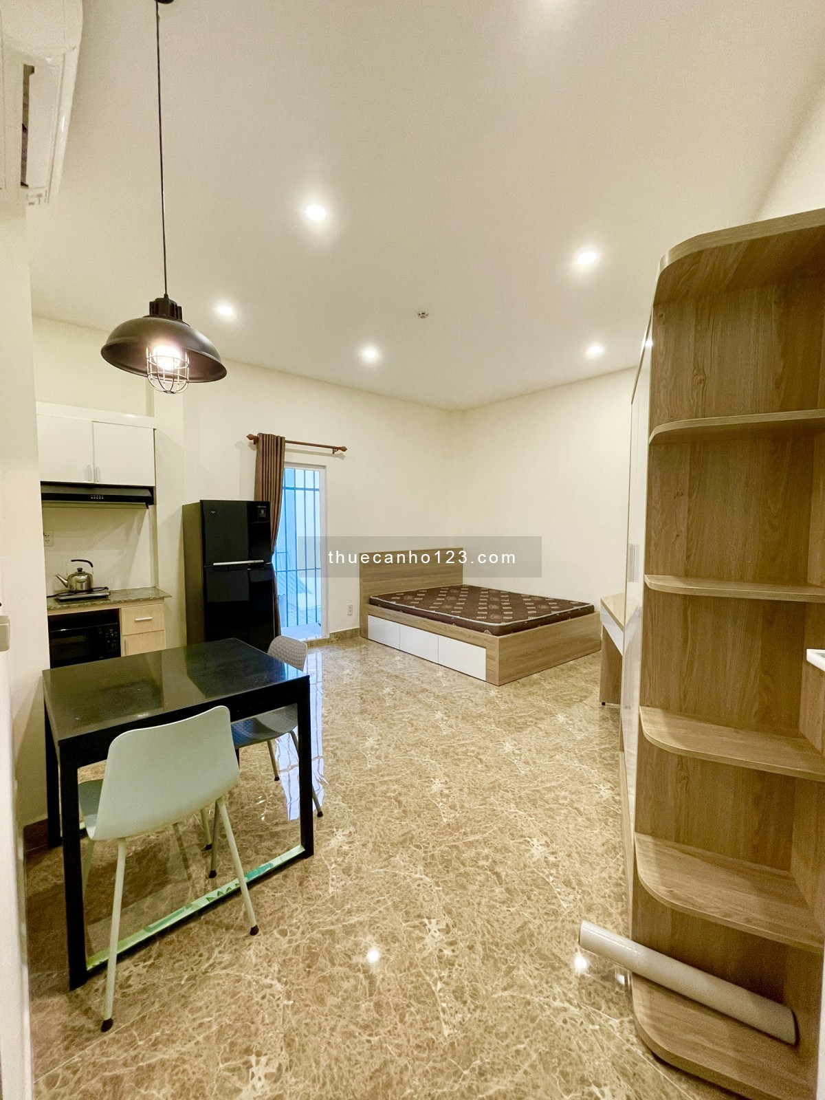 Cho thuê phòng studio 34m2 căn hộ dịch vụ nội thất cao cấp đẹp ban công thoáng mát Khánh Hội Quận 4