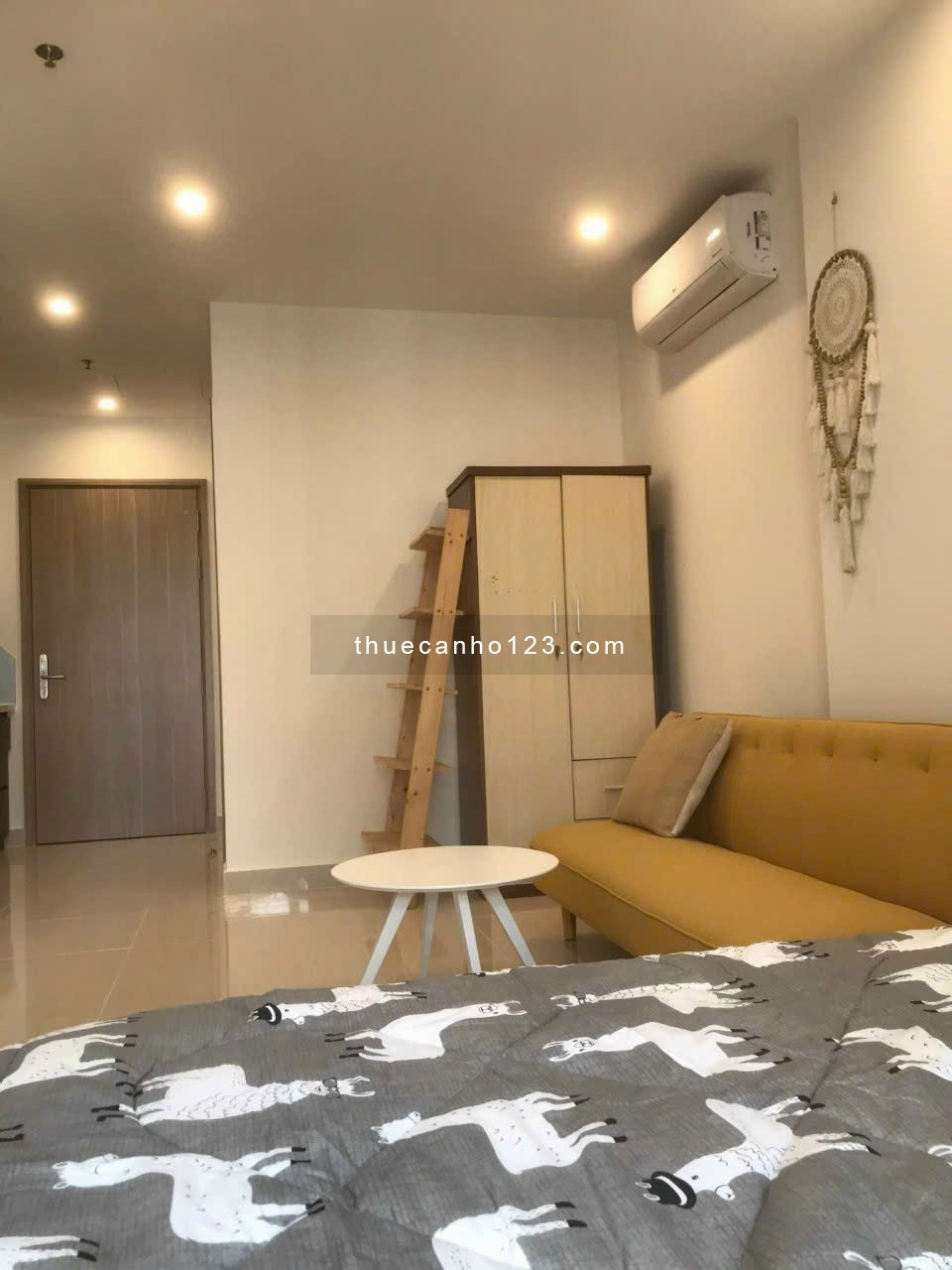 Cho thuê căn hộ Studio Vinhomes Grand Park full nội thất 5,5tr/tháng 0909090263