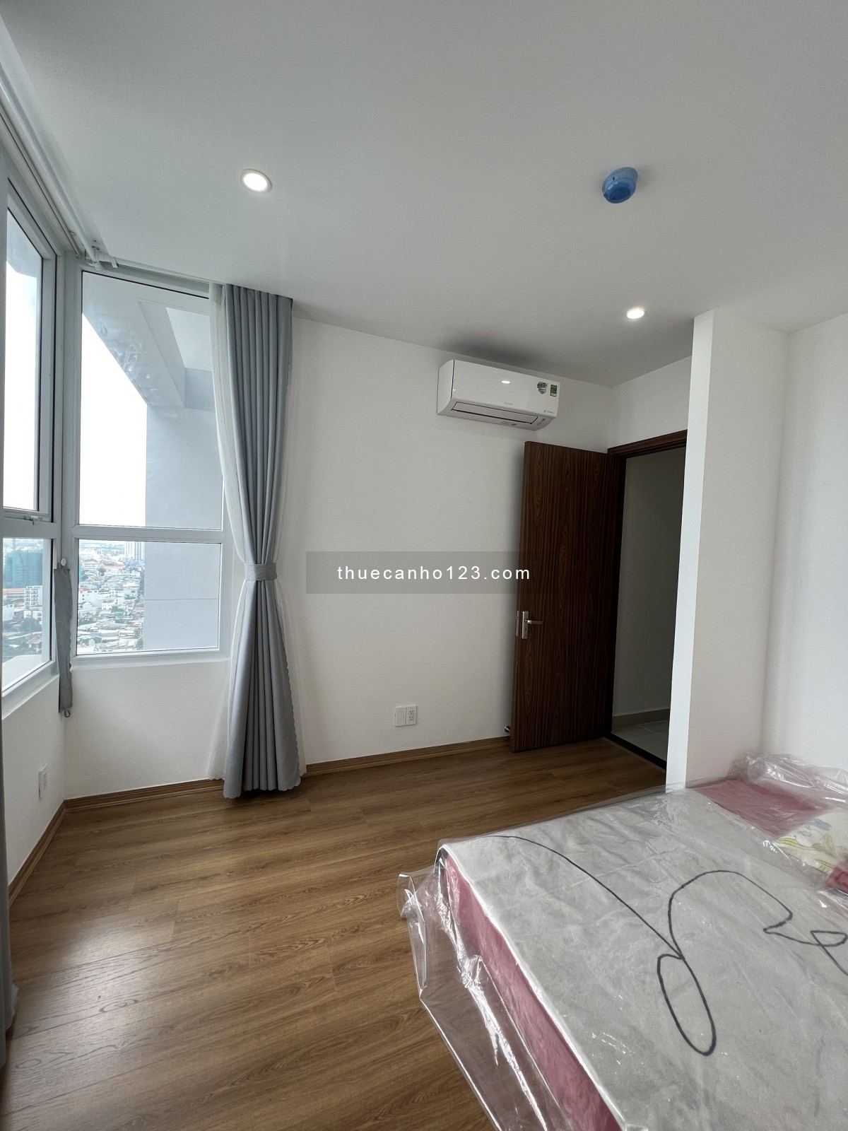 Chính chủ cho thuê căn hộ The Western Capital (2PN, 2WC, 72m2) - Full nội thất + phí quản lý 01 năm