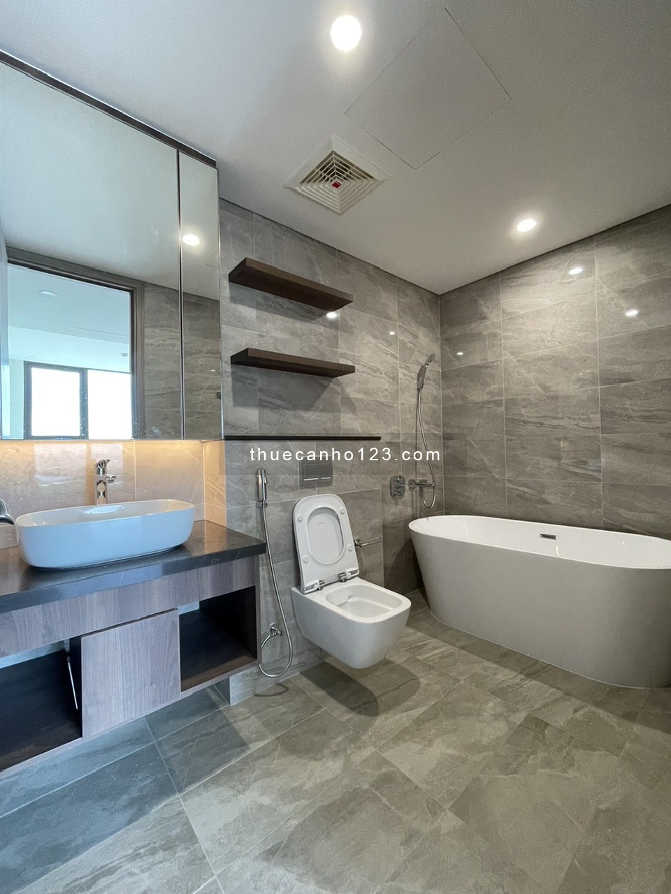 Thuê Thảo Điền Green 3PN – NTCB 109m2 giá tốt 40 triệu, vào ngay