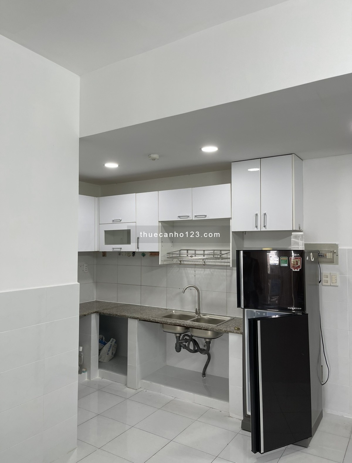 Cho thuê chung cư sài gòn towe hẻm 83 Thoại Ngọc Hầu quận Tân Phú, giá rẻ 7,5tr, có máy lạnh ntcb