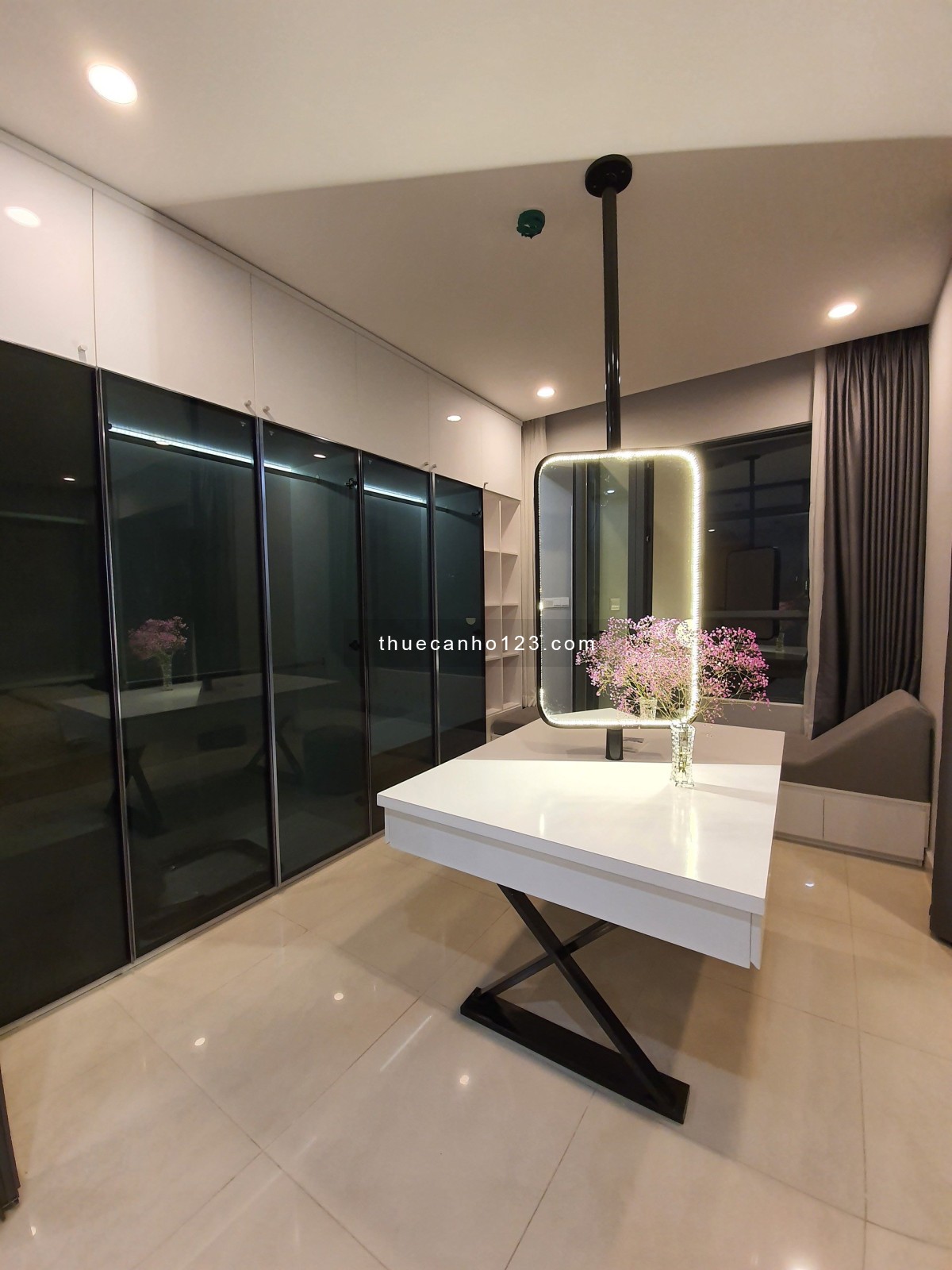 Cần cho thuê căn hộ 3 phòng ngủ - Diamond Celadon City quận Tân Phú, bao phí quản lý. LH 0933149558
