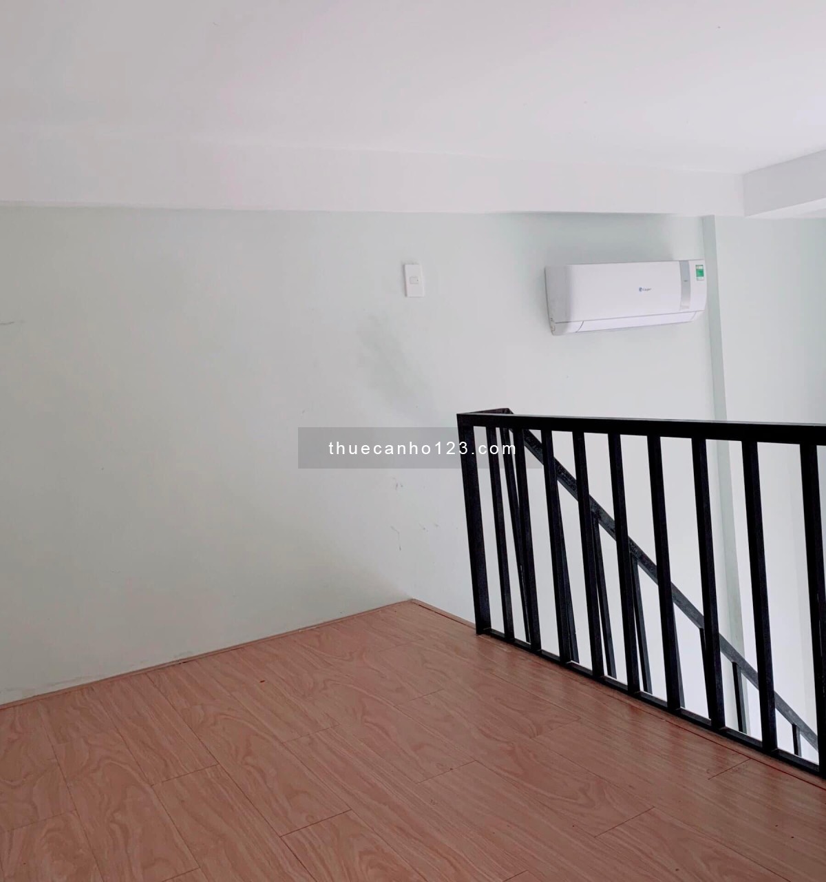 Căn hộ duplex cửa sổ siêu to, siêu thoáng mát