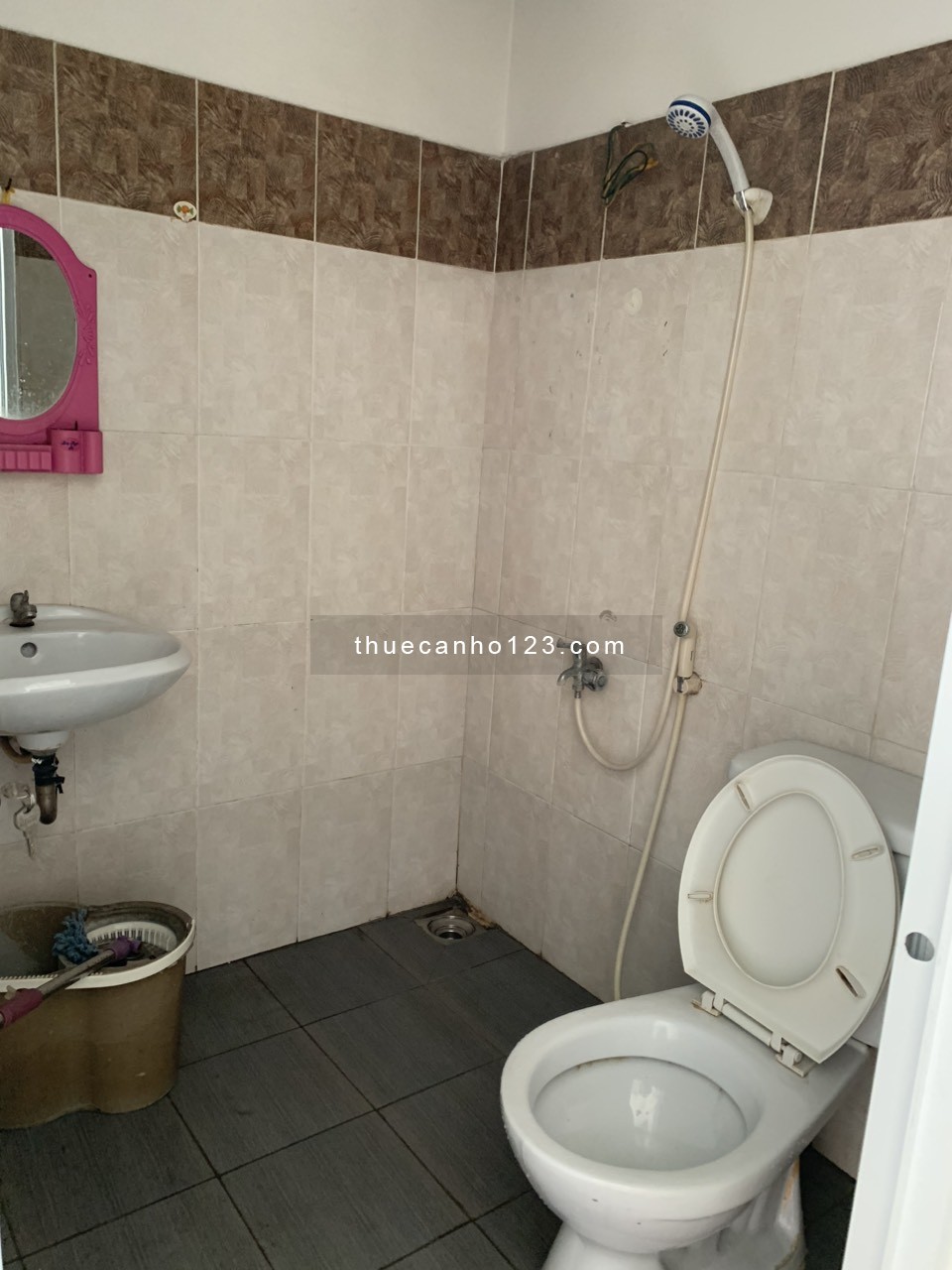 Chính chủ cho thuê gấp căn hộ Quang Thái 2 phòng ngủ 2 toilet giá chỉ 6.5 triệu ở liền