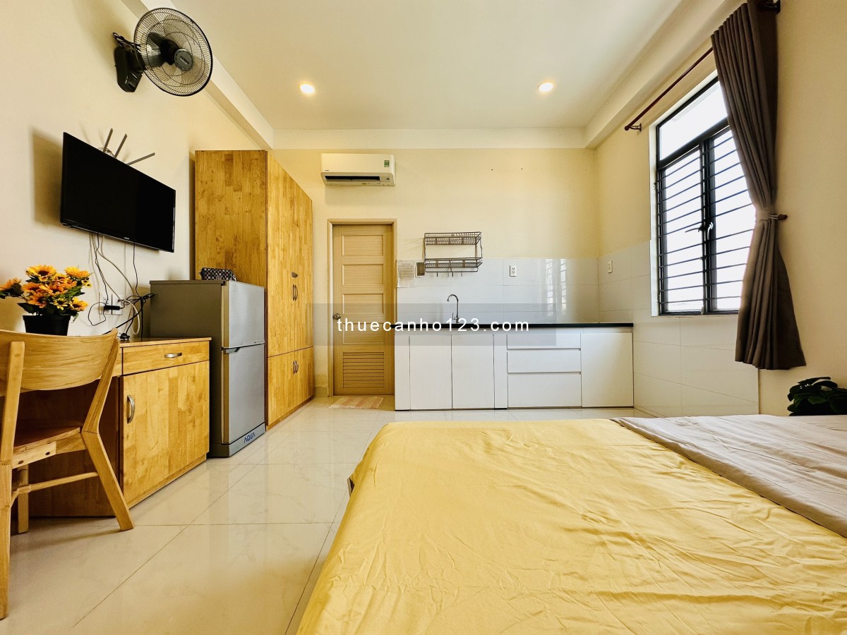 Duplex ban công full nội thất, máy giặt riêng, mặt tiền đường Tôn Thất Thuyết, quận 4