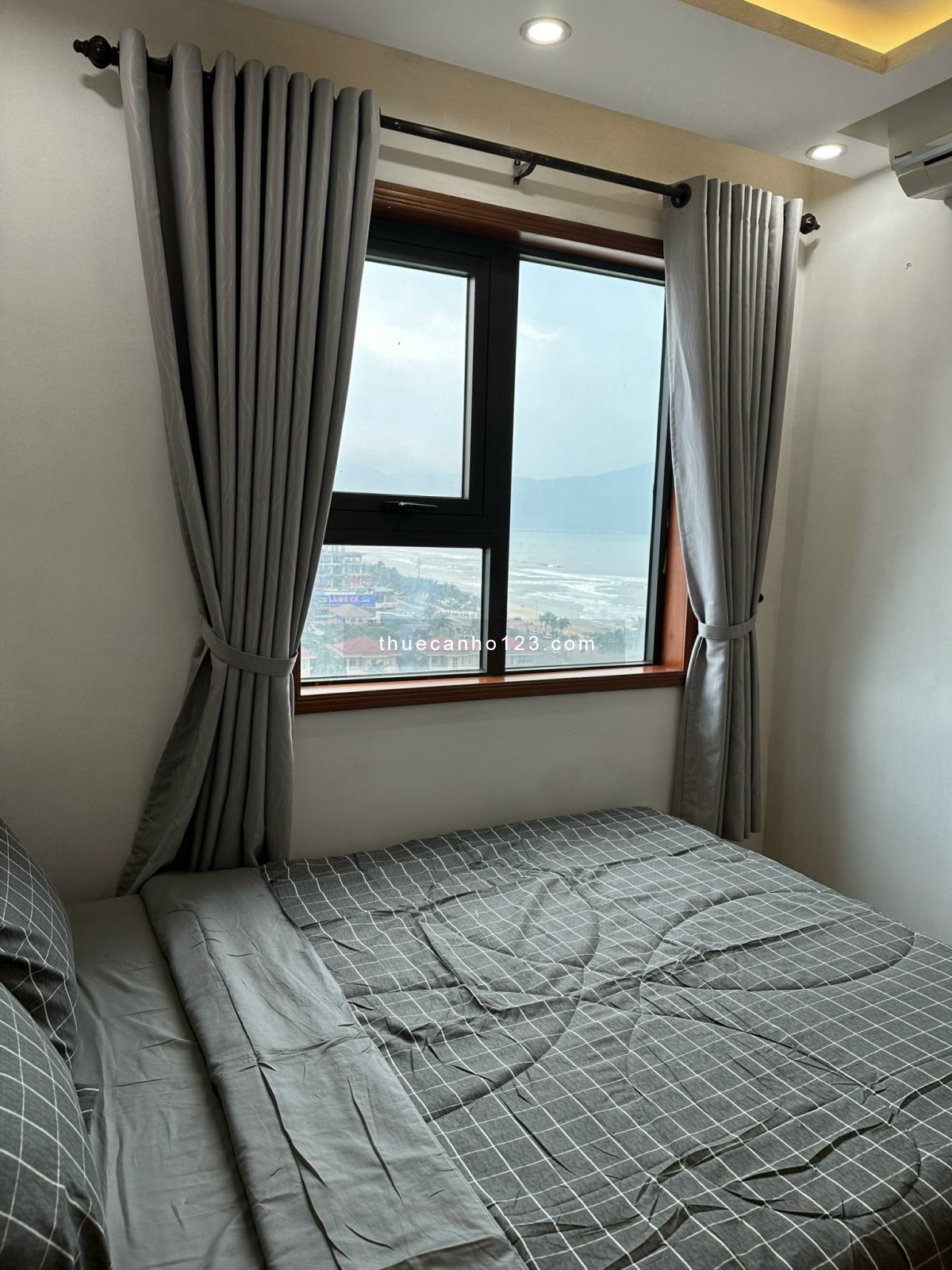 Cho thuê căn hộ 2PN chung cư Mường Thanh tầng cao view biển