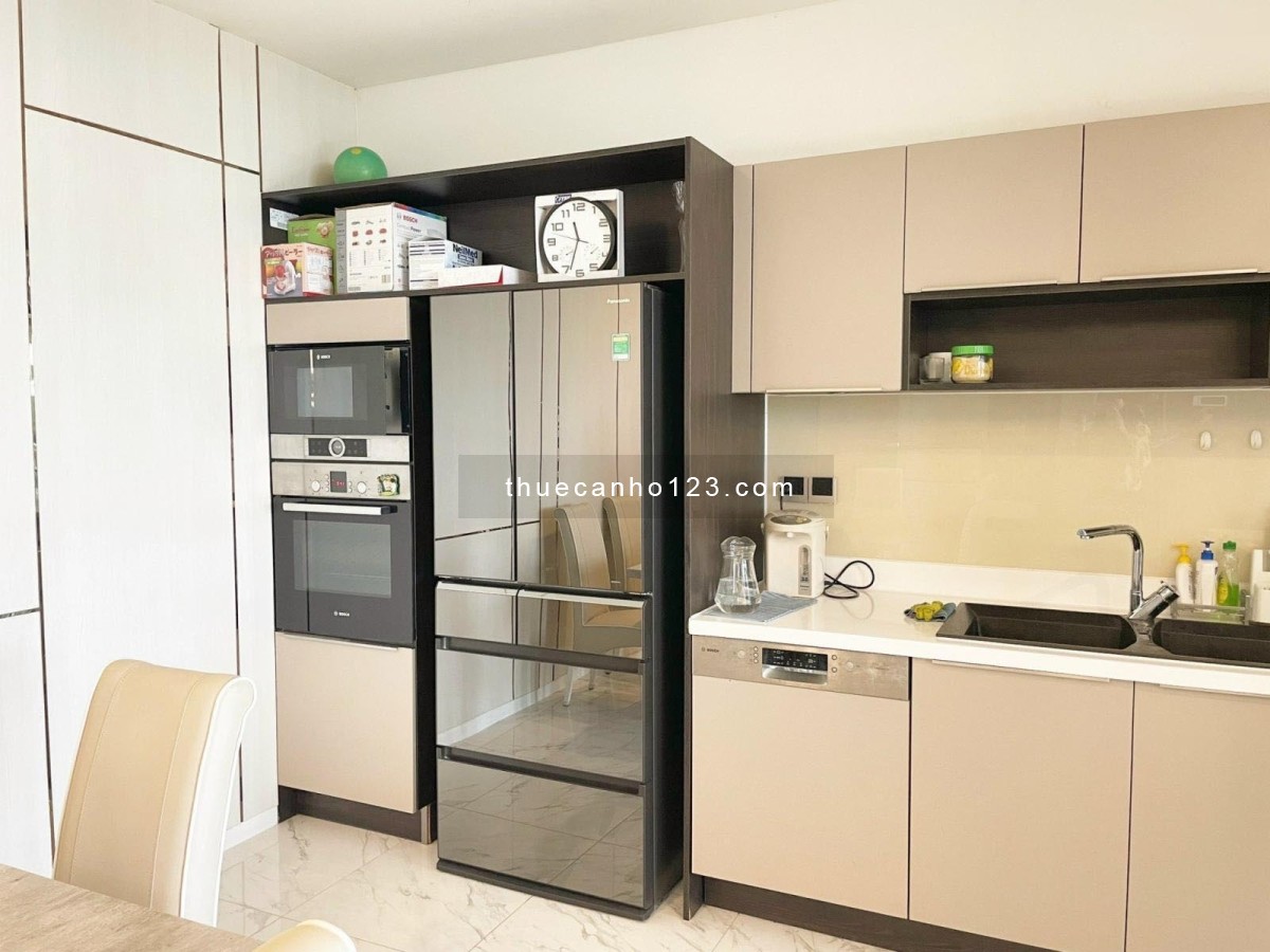 Cho thuê căn hộ Sarica Condominium DT 137m2, 3PN, FULL NT, view CV, giá 50 triệu/tháng