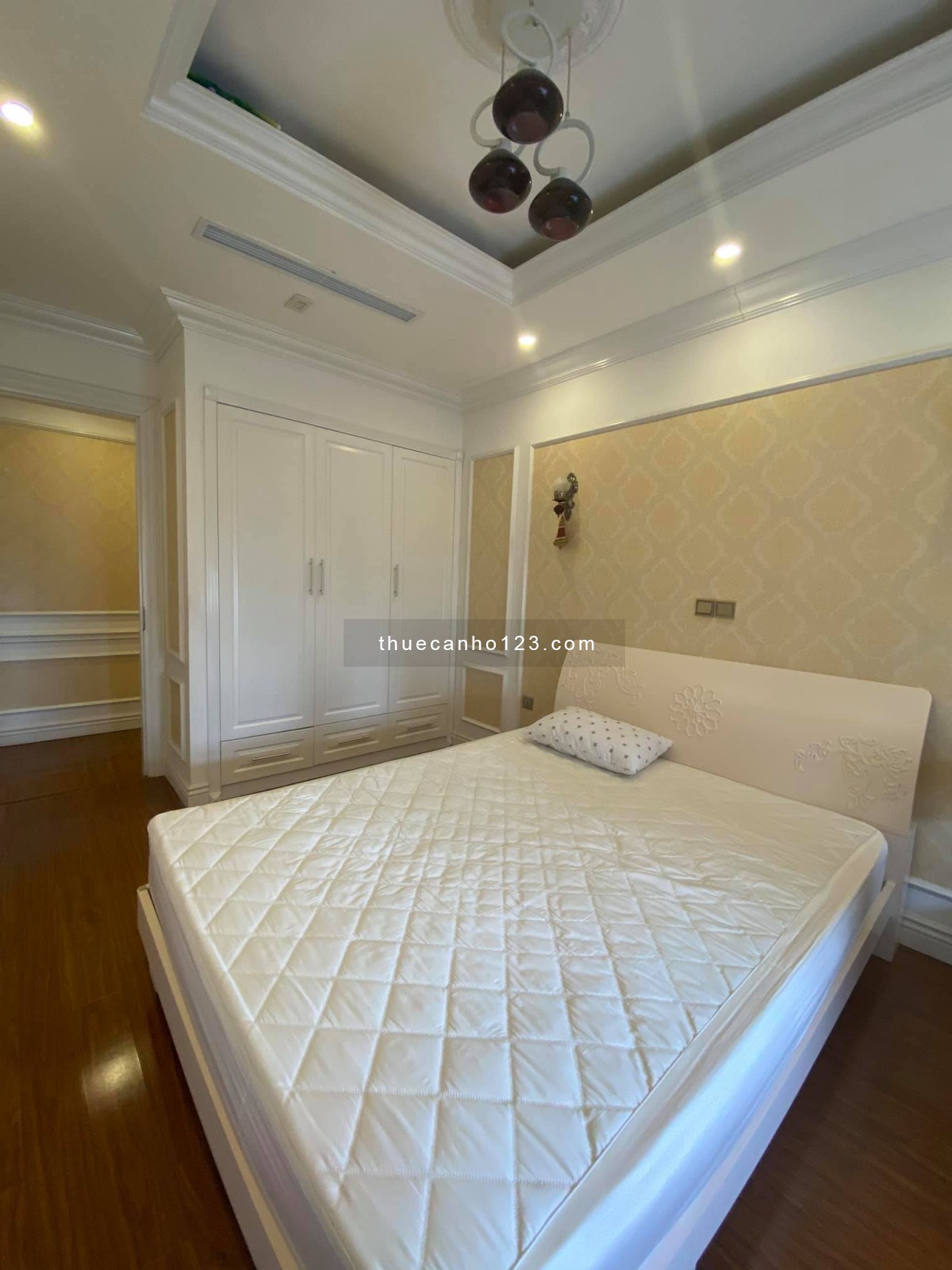 Cho thuê căn hộ Mandazin Hoàng Minh Giám 172m, 3 ngủ full đồ giá hấp dẫn. LH 0918682528