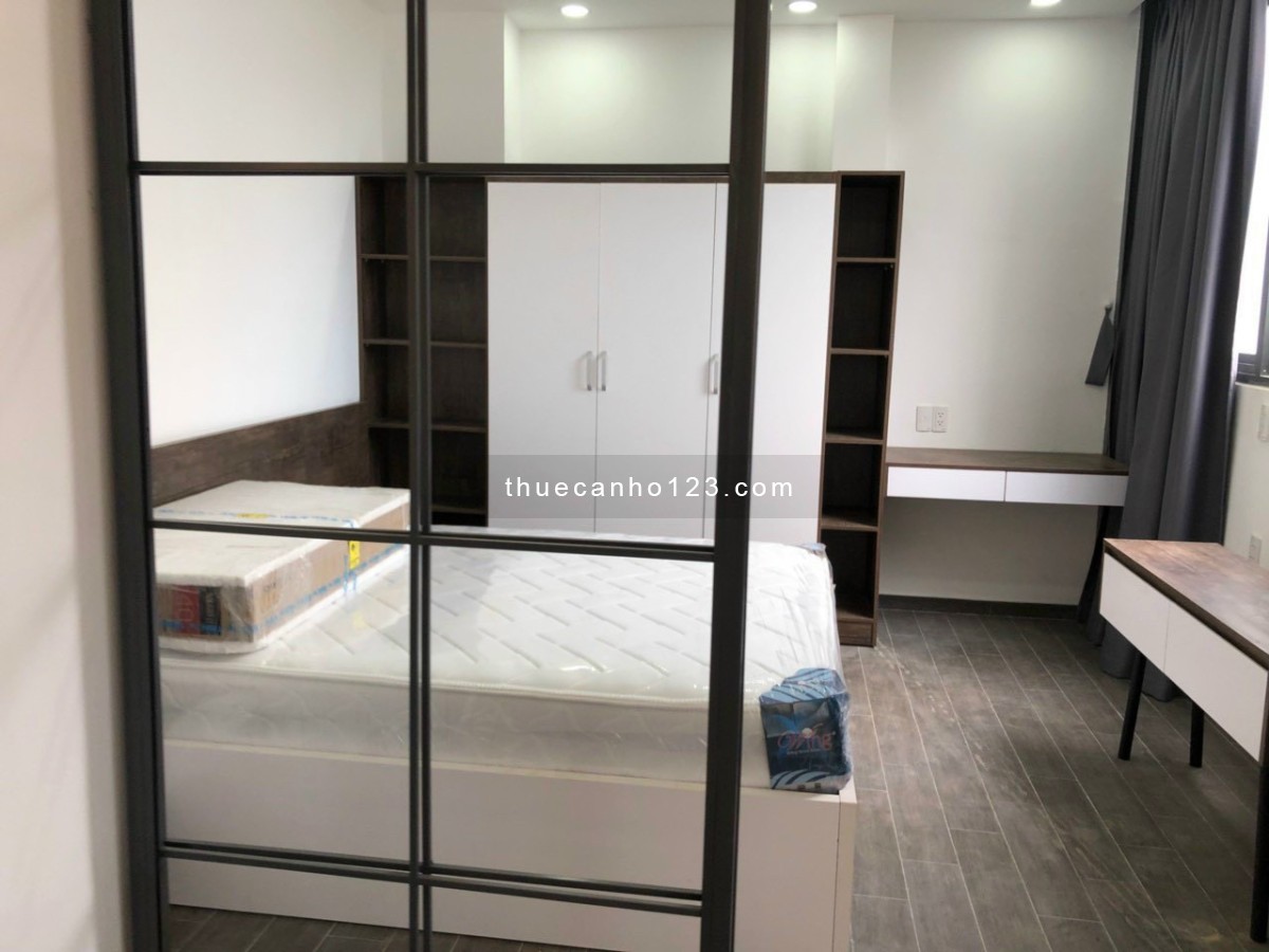 Cho thuê CHDV mới toanh đầy đủ nội thất tách bếp có cửa sổ lớn QUẬN 1 sát DH Sài Gòn Q5