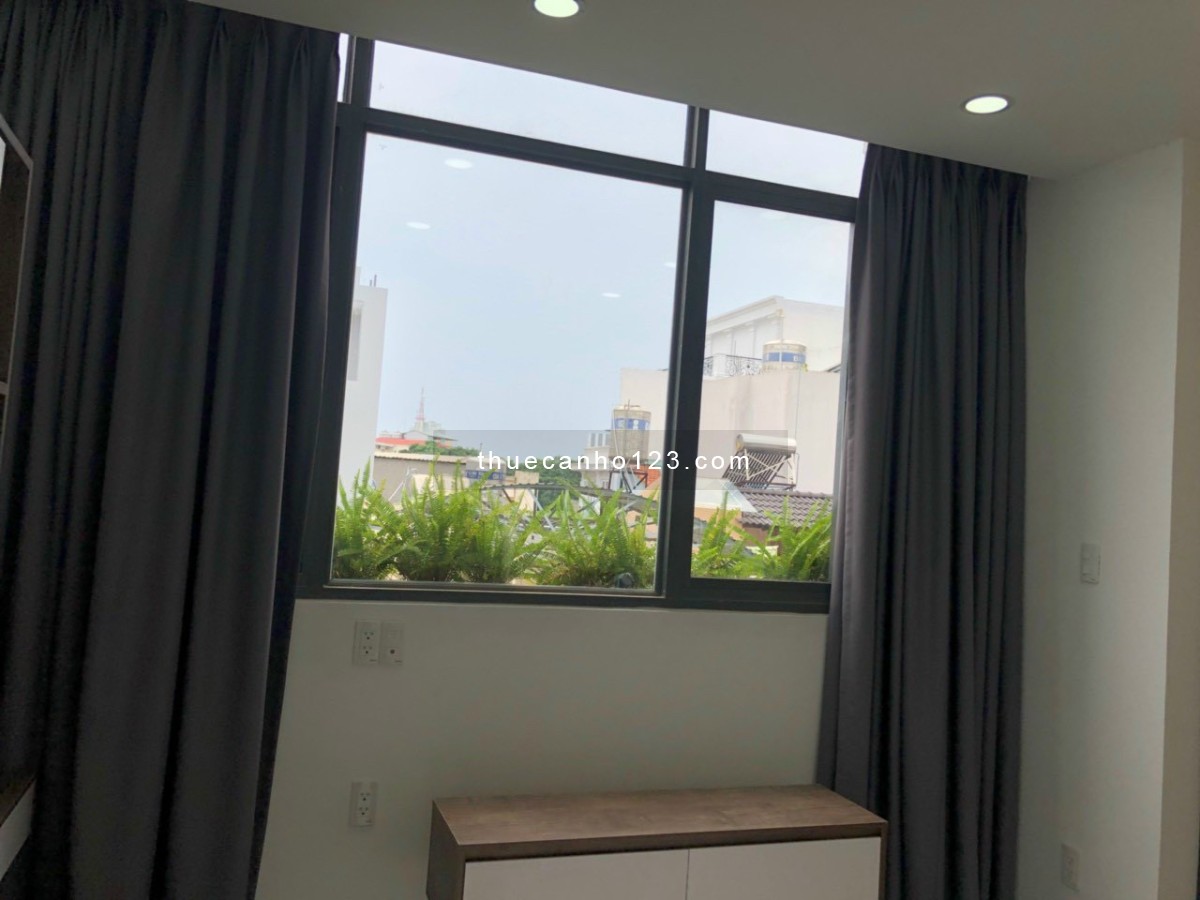 Cho thuê CHDV mới toanh đầy đủ nội thất tách bếp có cửa sổ lớn QUẬN 1 sát DH Sài Gòn Q5
