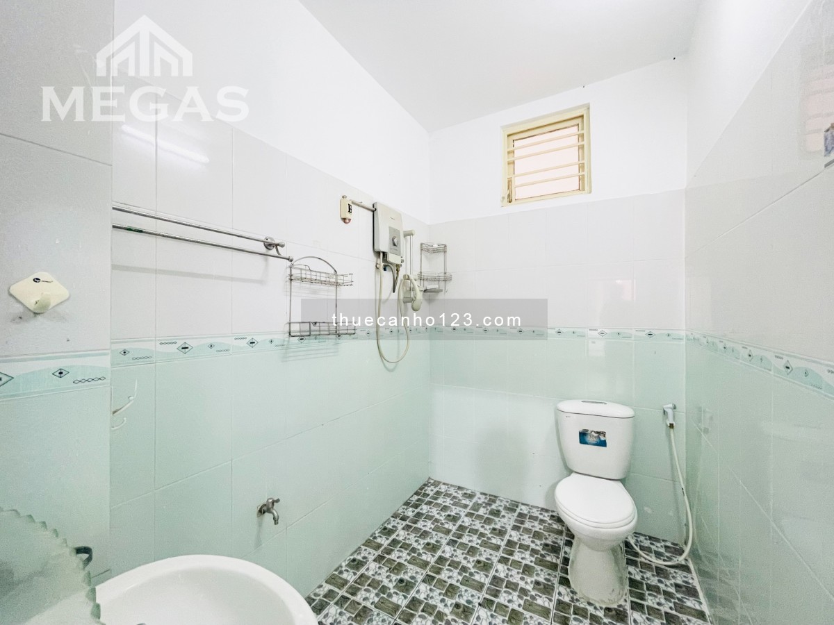 Căn hộ có ban công cho thuê gần sân golf Tân Sơn Nhất, quận Tân Bình