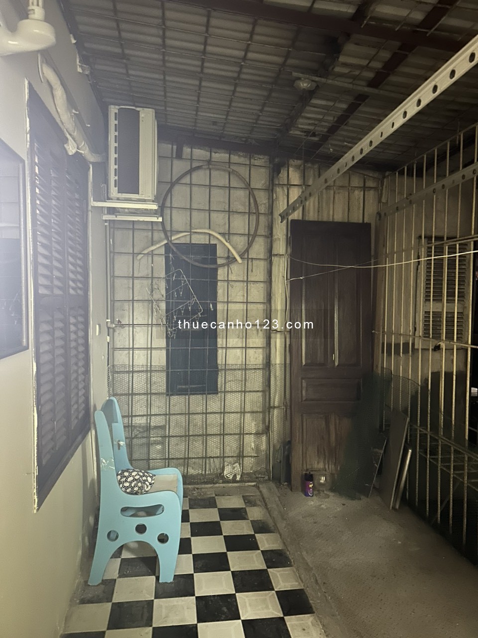 Chính chủ cần cho thuê căn hộ 305 (tầng 3) Nhà D2C tập thể Phương Mai, đường Lương Định Của, Đống Đa
