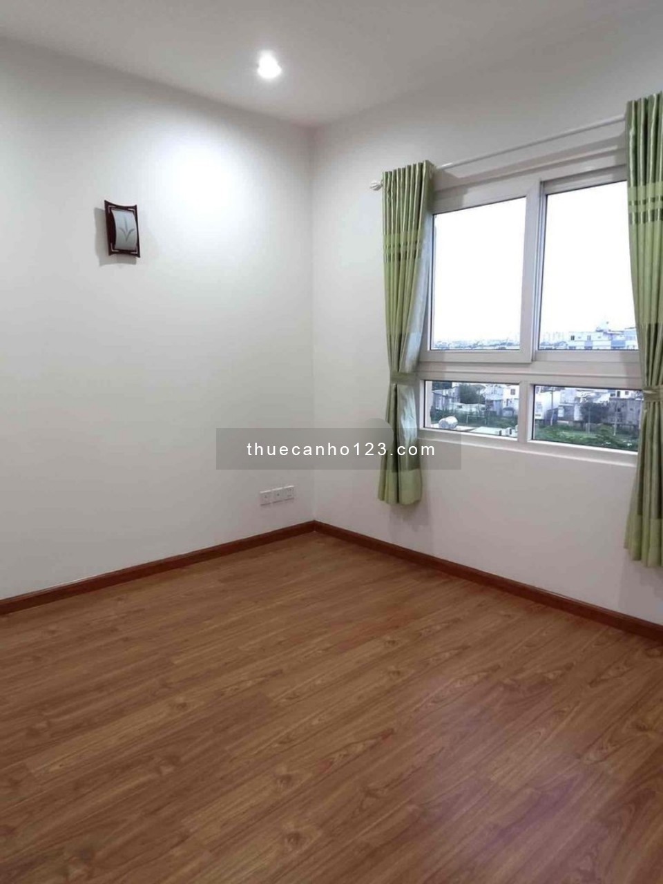 Cho thuê căn hộ Phúc Yên 2, 90m2, 2pn giá 8tr4, nhà trống ở liền