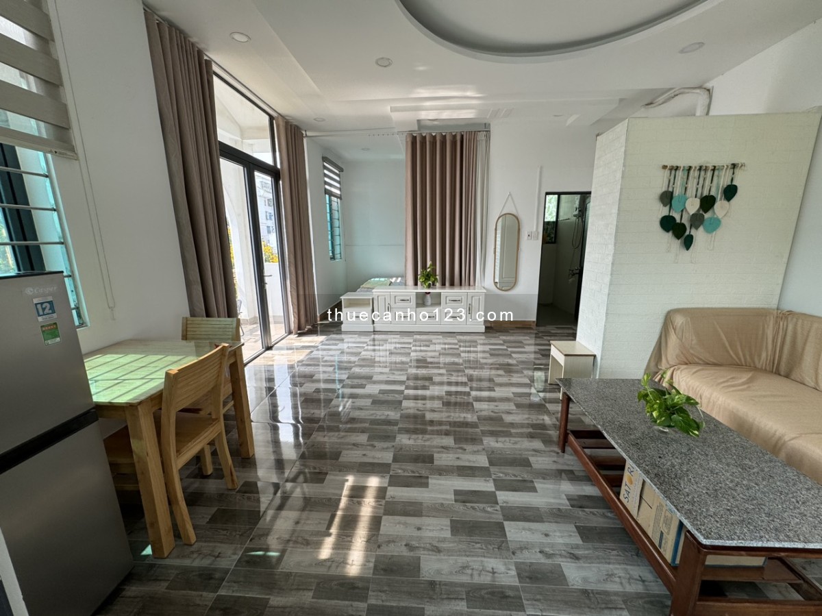 Căn Hộ 1 PN, Ban công rộng hơn 40m2, Full nội thất ngay tại Trần Trọng Cung