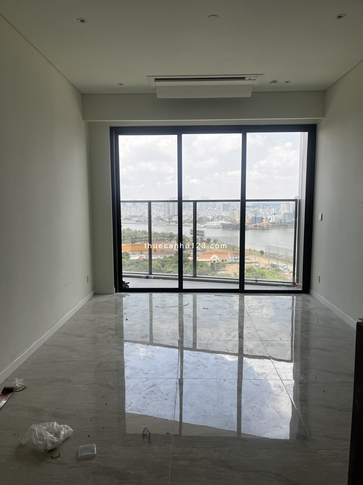 Thuê nhanh căn 2PN view cực đỉnh ở Opera Residence, NTCB chỉ 40 triệu