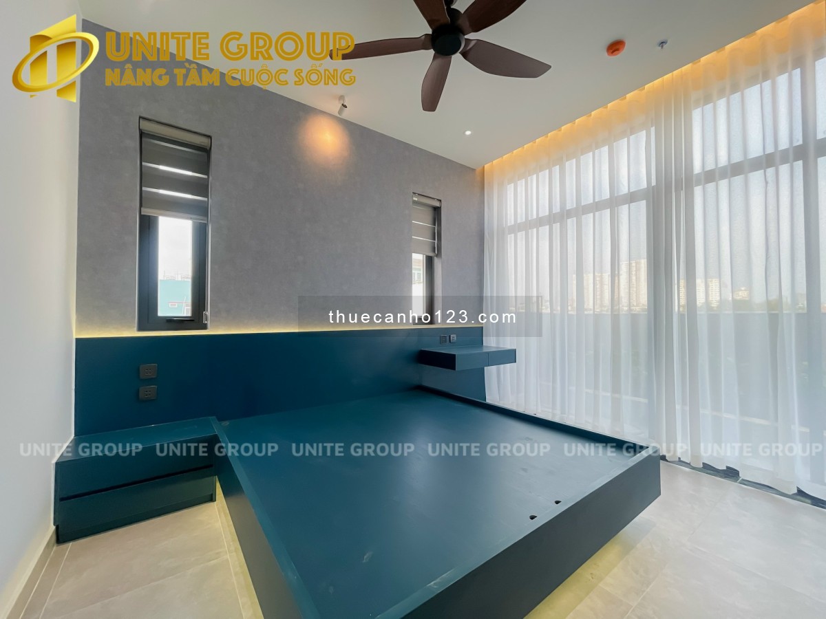 Trống sẵn Penthouse 1PN, Ban công rộng, Quận 4, gần Công viên Khánh Hội, gần Cầu Nguyễn Văn Cừ