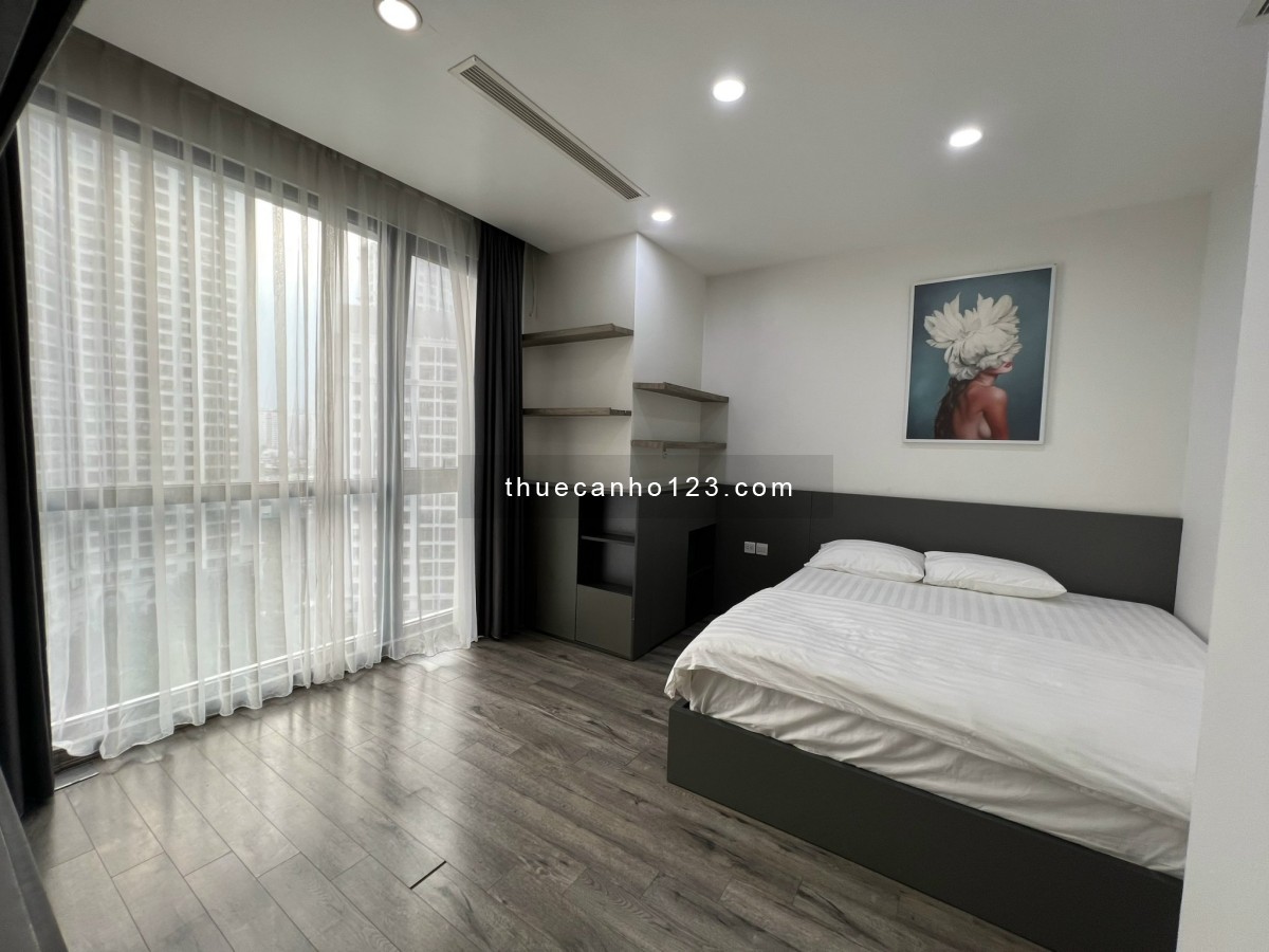 Chính chủ cho thuê gấp căn 3PN góc Royal city (137m2, full đồ đẹp, có slot ô tô, giá 26tr)