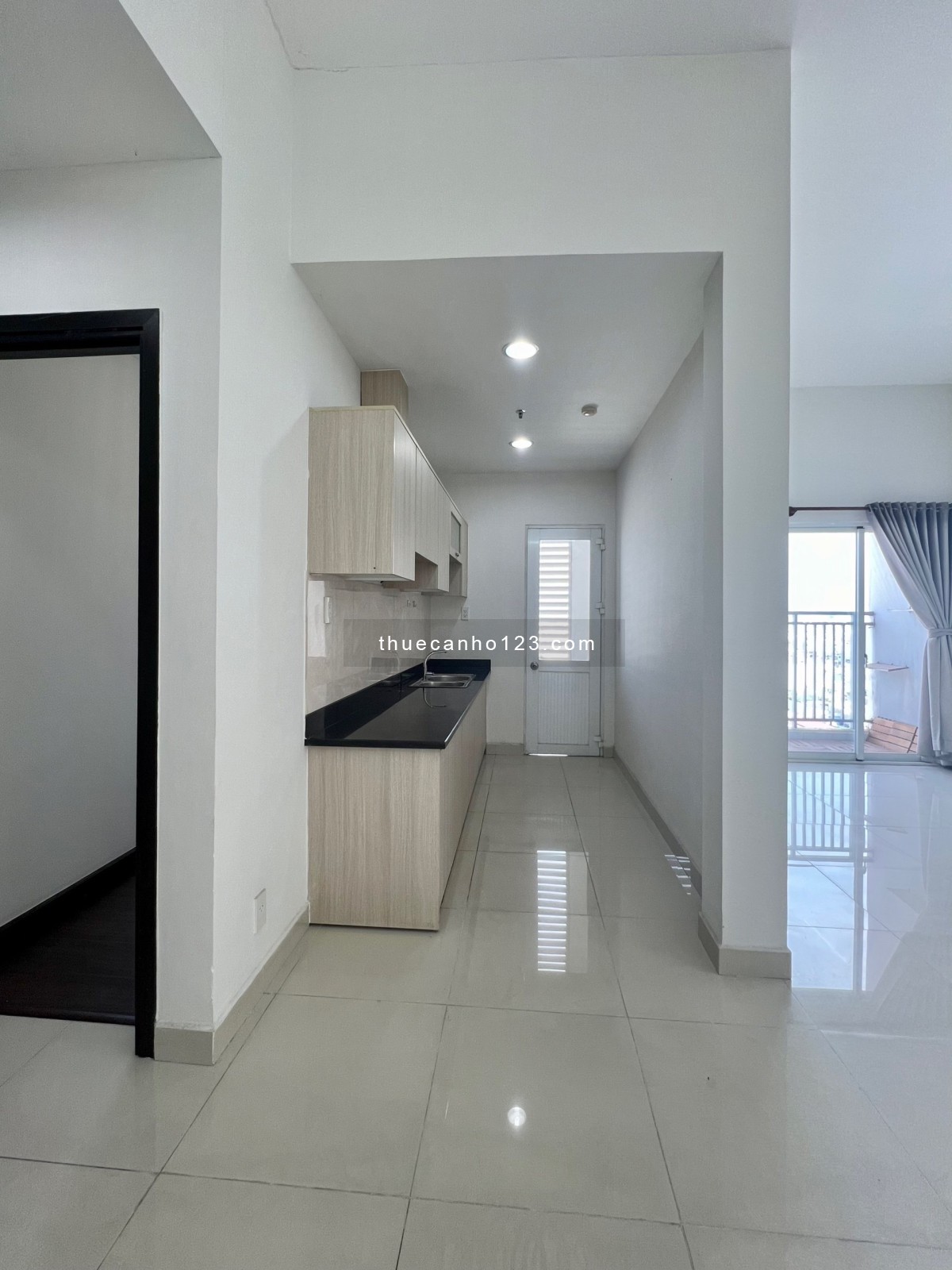 Cho thuê Botanica premier 70m2, 2PN, 2WC. Nội thất cơ bản giá 15 triệu/tháng. LH: 0981170149 Mr Văn