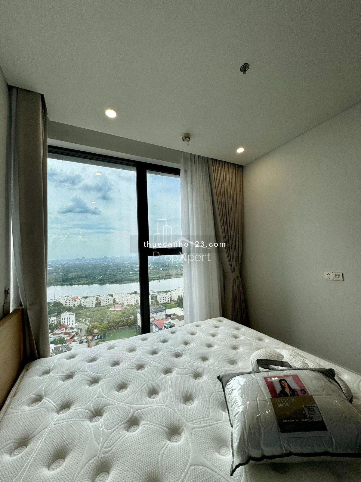 Thuê căn hộ mới Lumiere Riverside_3PN_view sông_Full NT đẹp_94m2_Giá tốt 45tr bao phí