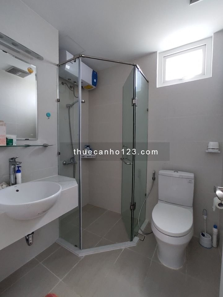 Chung cư Tản Đà , p11,Quận 5: Rộng 95m2,3p ngủ, 2wc. nội thất đủ, 15tr/tháng