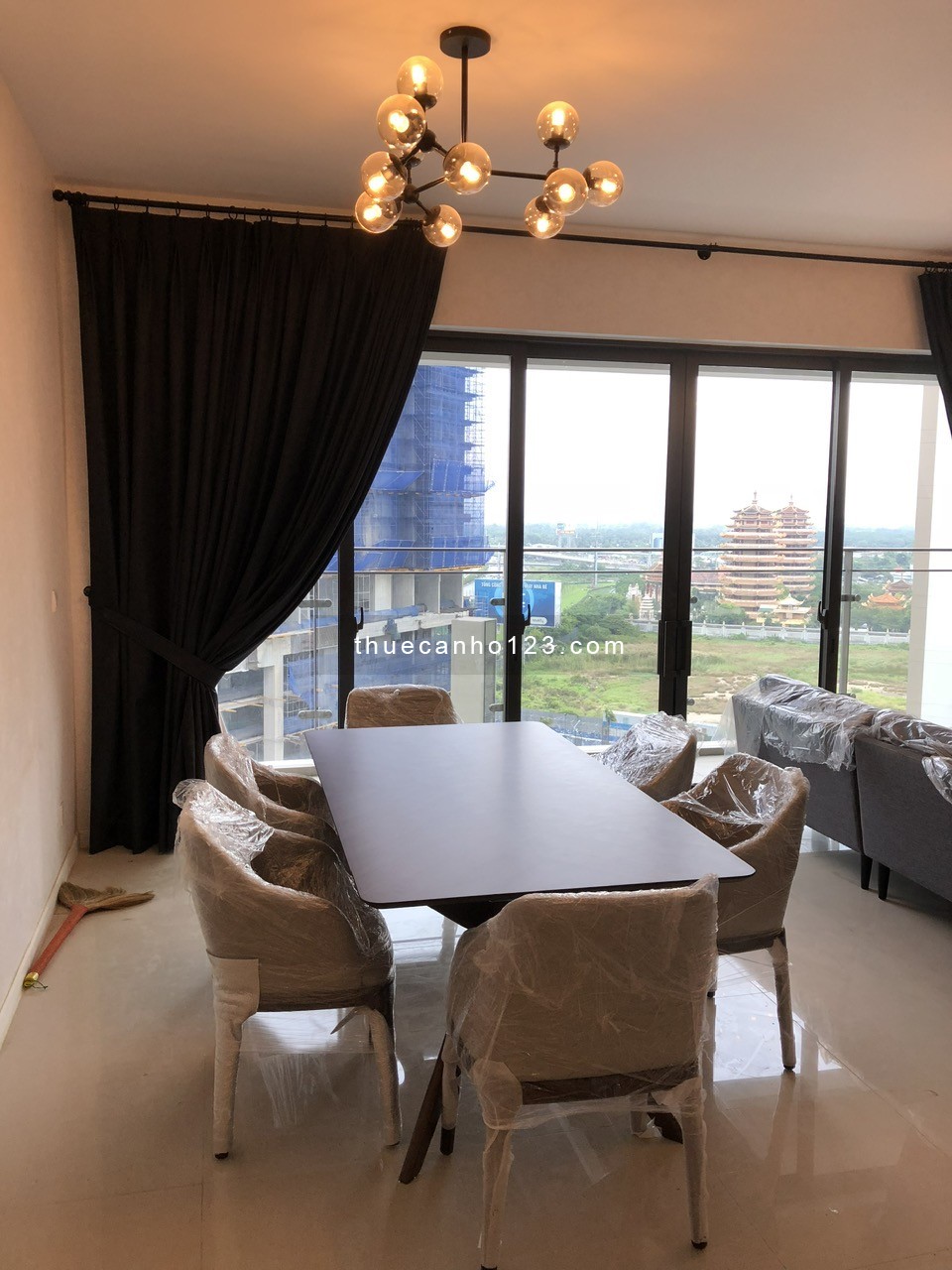 Nhà mới siêu đẹp. Cho thuê căn hộ chung cư Estella Heights - 4pn, 180m2 full nt 3500$