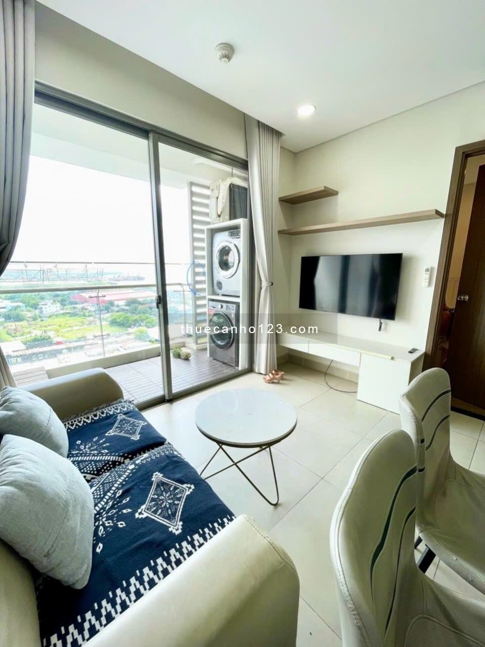 Cho thuê căn hộ 2 phòng ngủ Riviera Point, đường Phú Thuận, Quận 7 giá 20 triệu