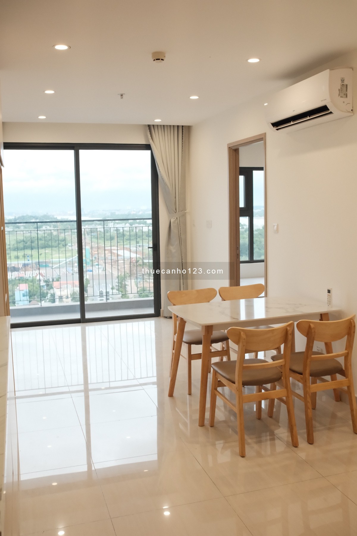 CHO THUÊ CH VINHOMES GRAND PARK Q9 NHÀ MỚI CHƯA AI Ở GIÁ 8TR Full Nội thất gỗ, máy lạnh, bếp