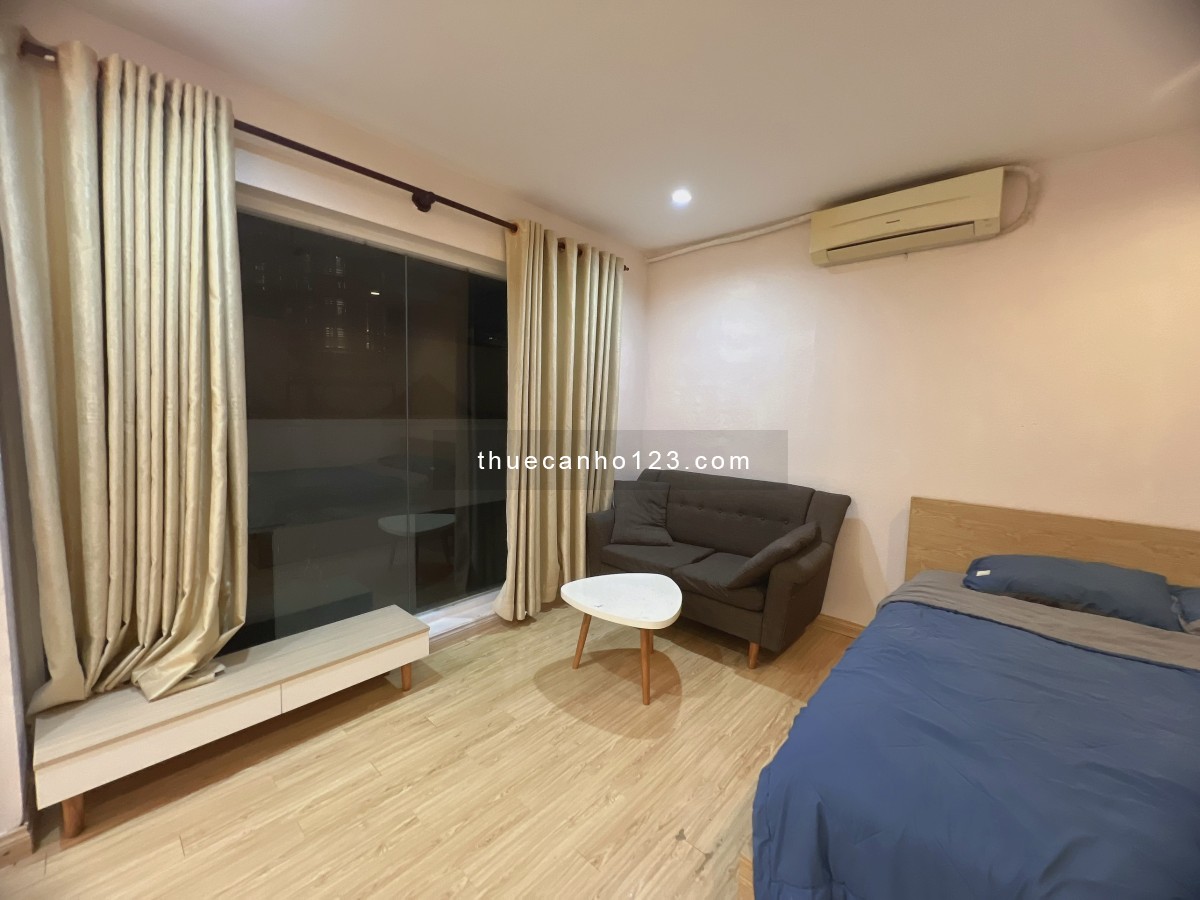 Căn hộ cho thuê ở Lý Chính Thắng rộng 35m2 cửa sổ thoáng, thang máy, hẻm ô tô