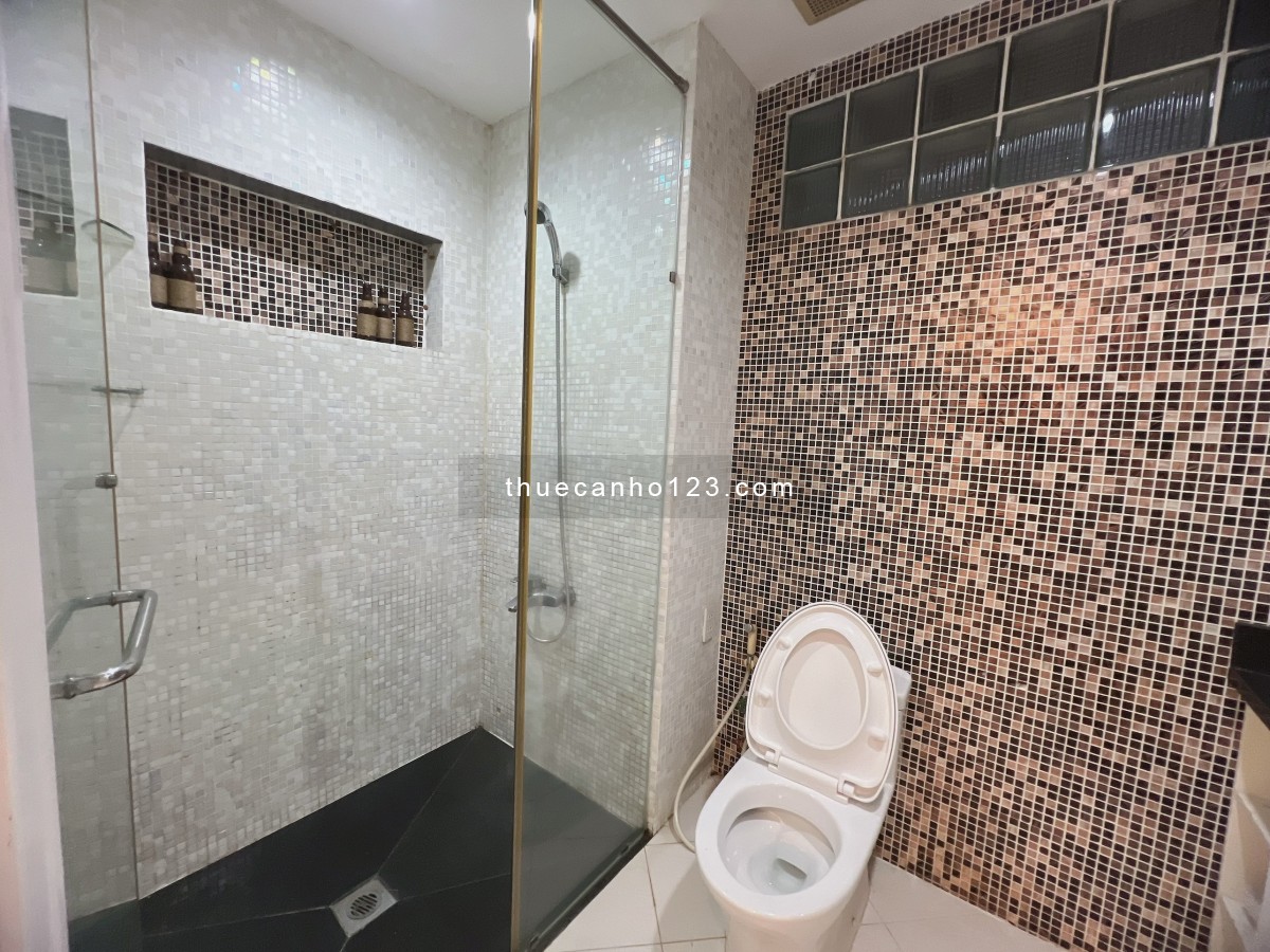 Căn hộ cho thuê ở Lý Chính Thắng rộng 35m2 cửa sổ thoáng, thang máy, hẻm ô tô