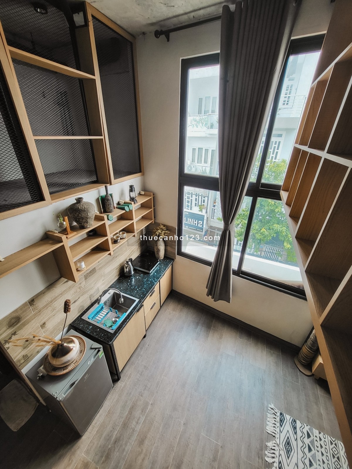 Cho thuê căn hộ có gác cửa sổ lớn thoáng mát 38m2 Nơ Trang Long, Bình Thạnh