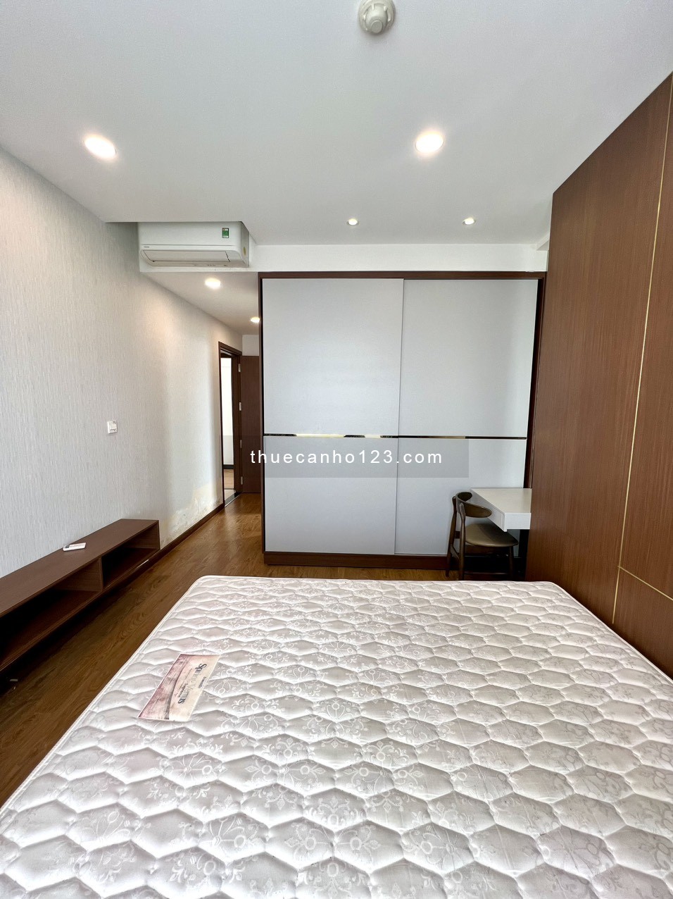 Cho thuê 3pn, 2wc Nội Thất Cao Cấp, Ở Ngay Gía 25Tr/Tháng Hotline : 0906233195