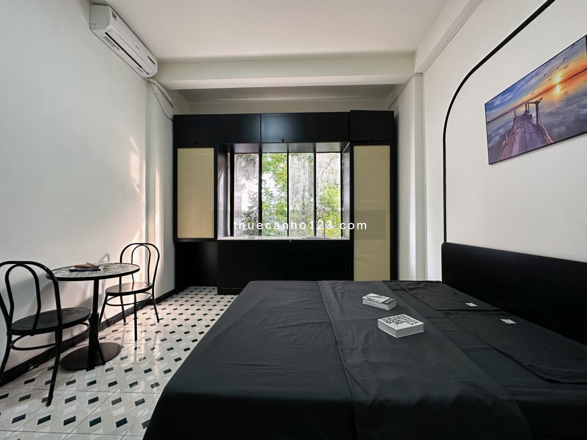 Cho thuê căn hộ studio 1 phòng ngủ CỬA SỔ LỚN Nguyễn Thiện Thuật Quận 3, gần ngã sáu Cộng Hòa.