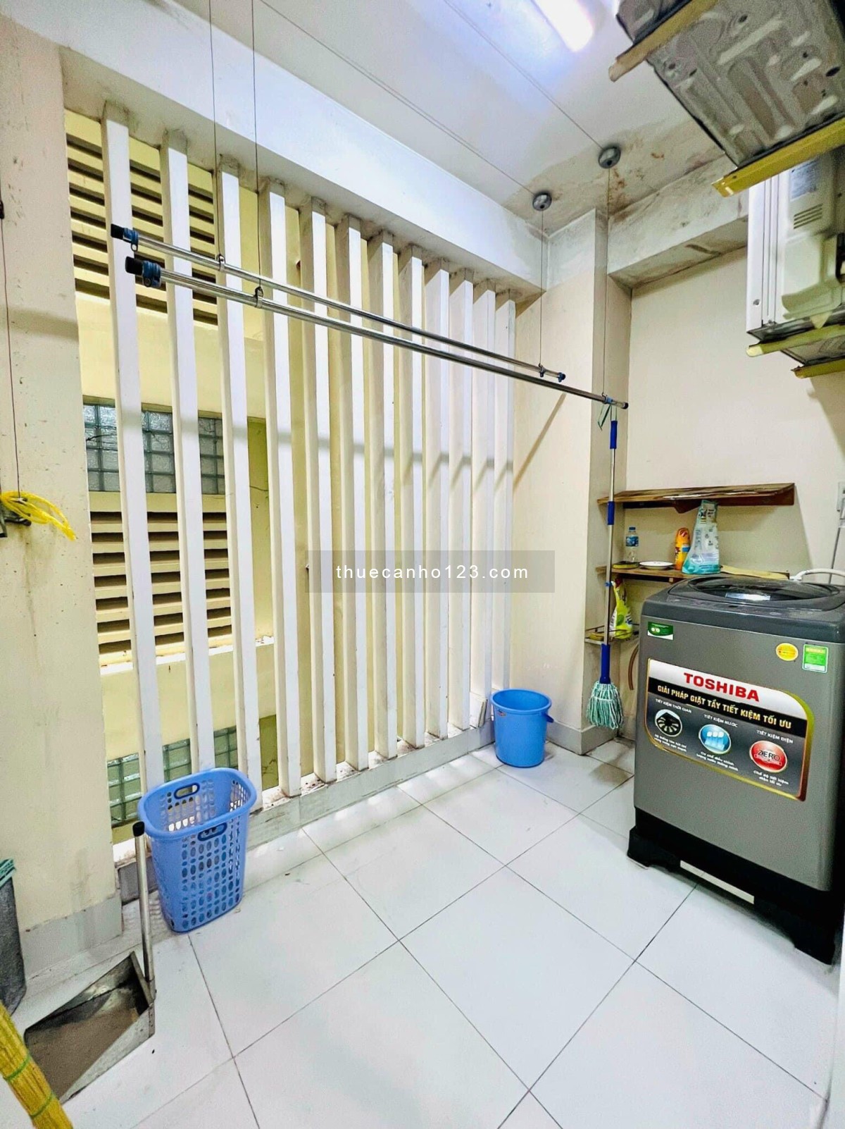 Cao Ốc Screc Quận 3 cho thuê giá 12tr 70m2 2pn 2wc. Nội thất full