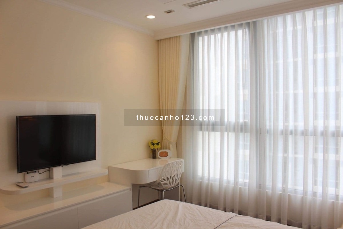 Căn 2pn view hồ bơi - full nội thất rộng rãi Vinhomes Central Park