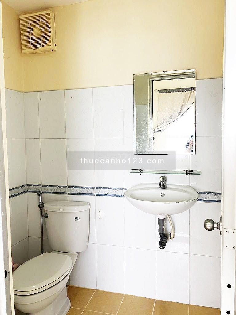 Cho thuê căn chung cư 80m2, 2p ngủ, máy lạnh ở P11, Phú Nhuận. giá 12,5tr