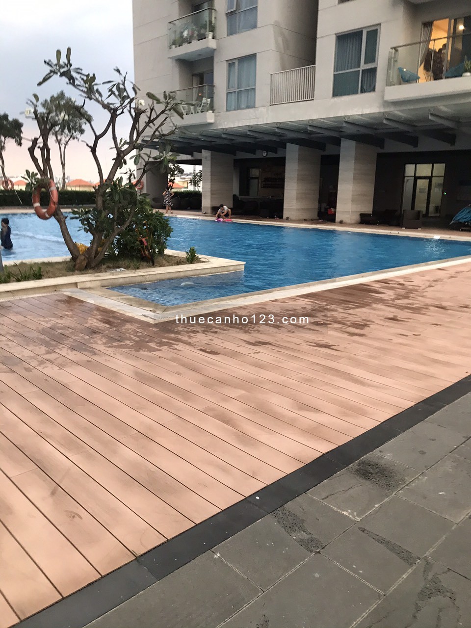 Cho thuê CHCC Rivera Park Thành Thái, Q10 (ngay ĐH Bách Khoa), 80m2 - 2PN, giá:15.5tr. LH 0908569794