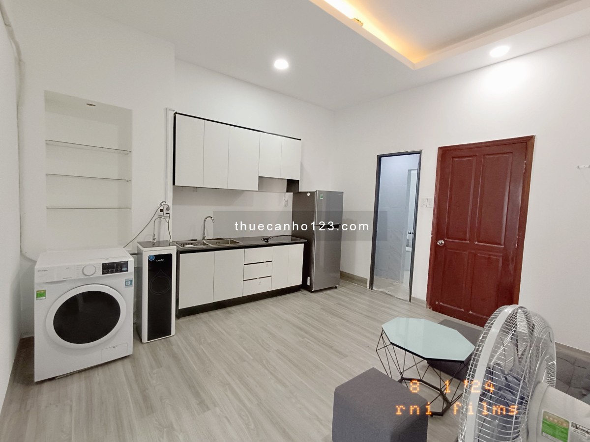 Cho thuê căn hộ 2 phòng ngủ ban công, cửa sổ lớn, full nôị thất, máy giặt sấy riêng, Quận 3