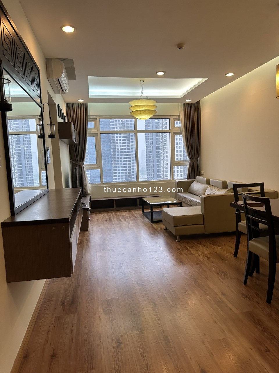 Hải Yến 0963.77.55.56 - cho thuê căn hộ 2 PN tại SAIGON PEARL giá 23 triệu, view sông, nội thất đẹp