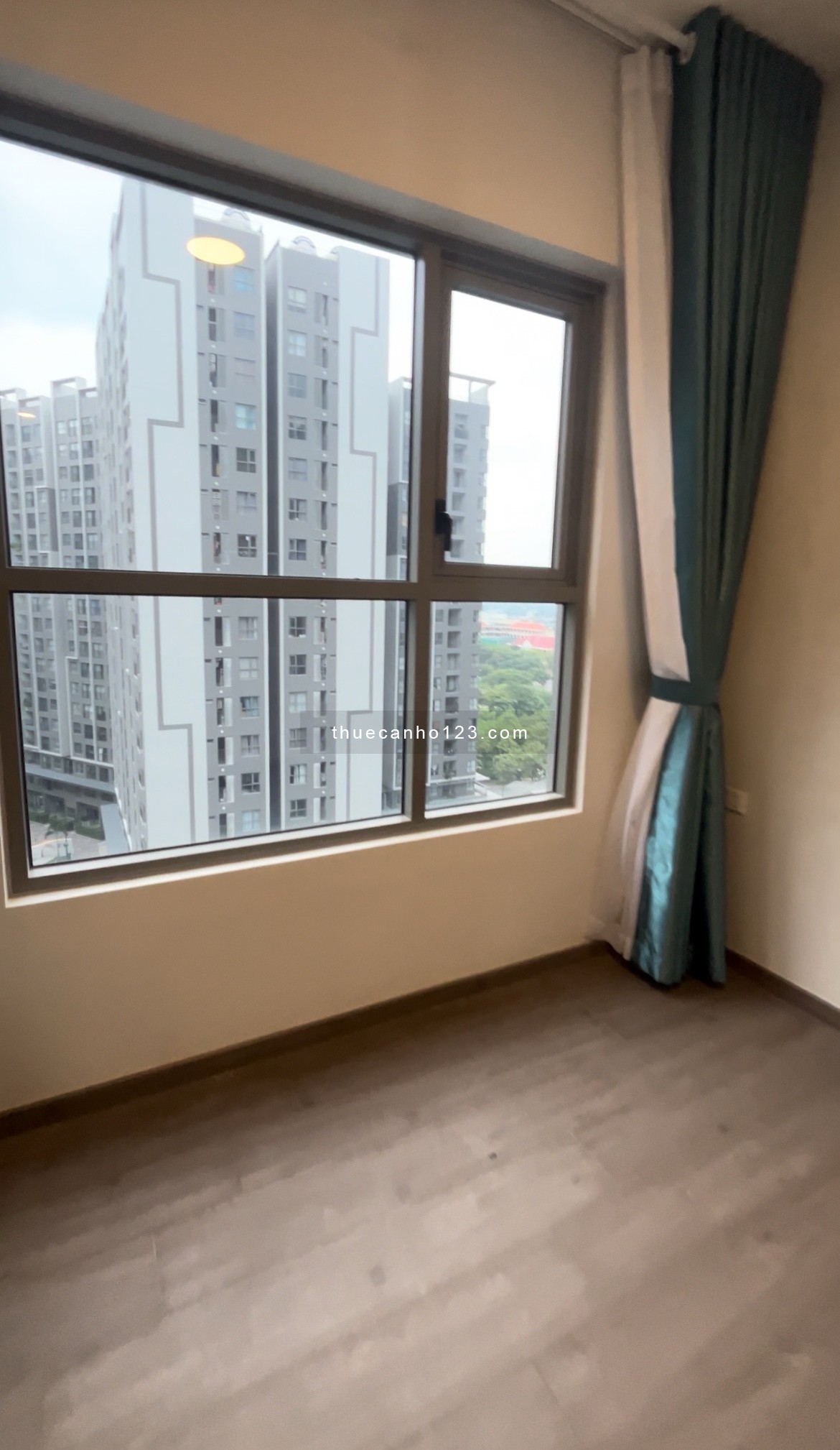 Cho Thuê Căn 3PN 85m2 Giá 8tr/th ,Sẵn 3 Máy Lạnh + giường tủ, view nội khu, Chung cư WESTGATE