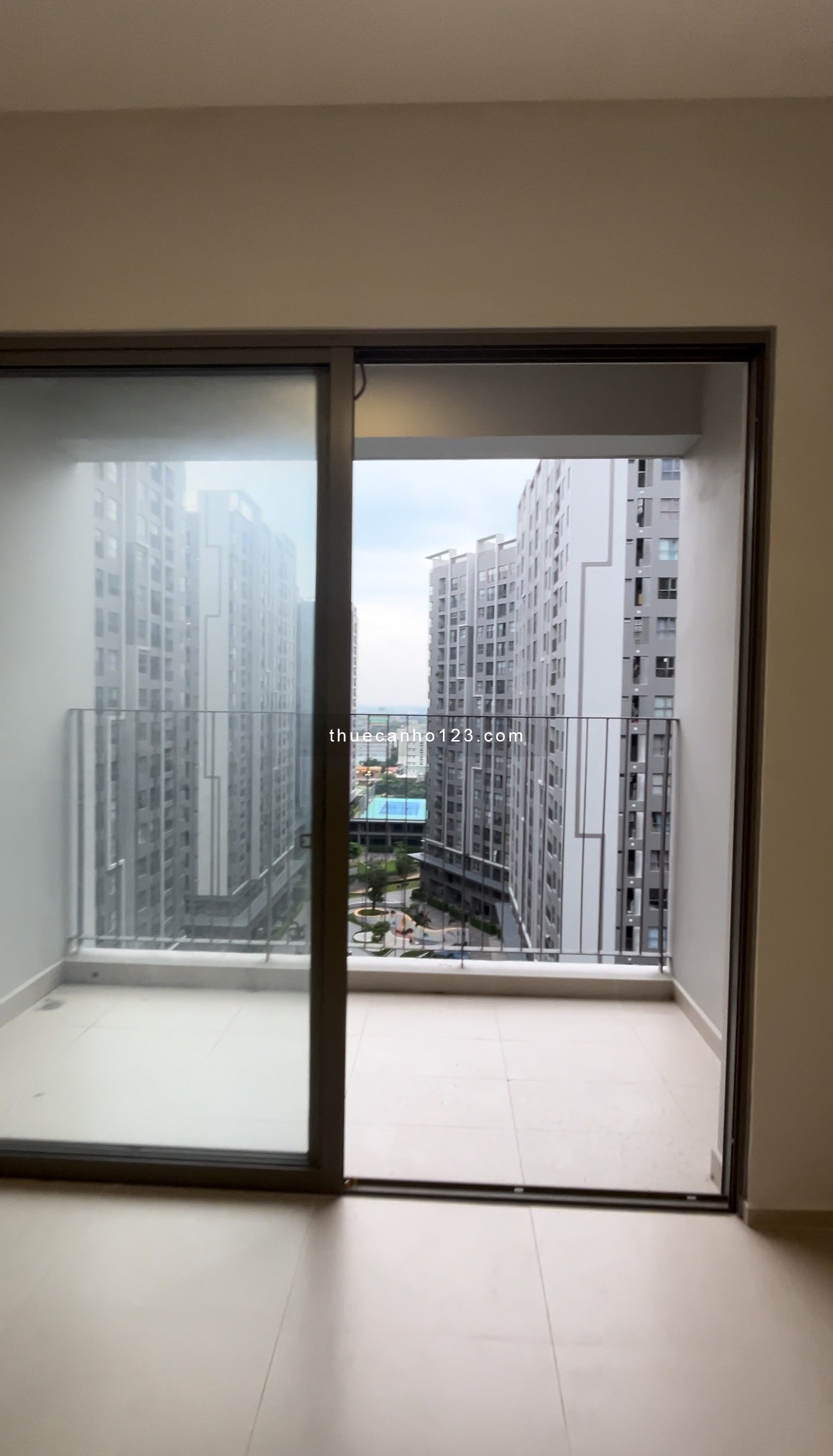 Cho Thuê Căn 3PN 85m2 Giá 8tr/th ,Sẵn 3 Máy Lạnh + giường tủ, view nội khu, Chung cư WESTGATE