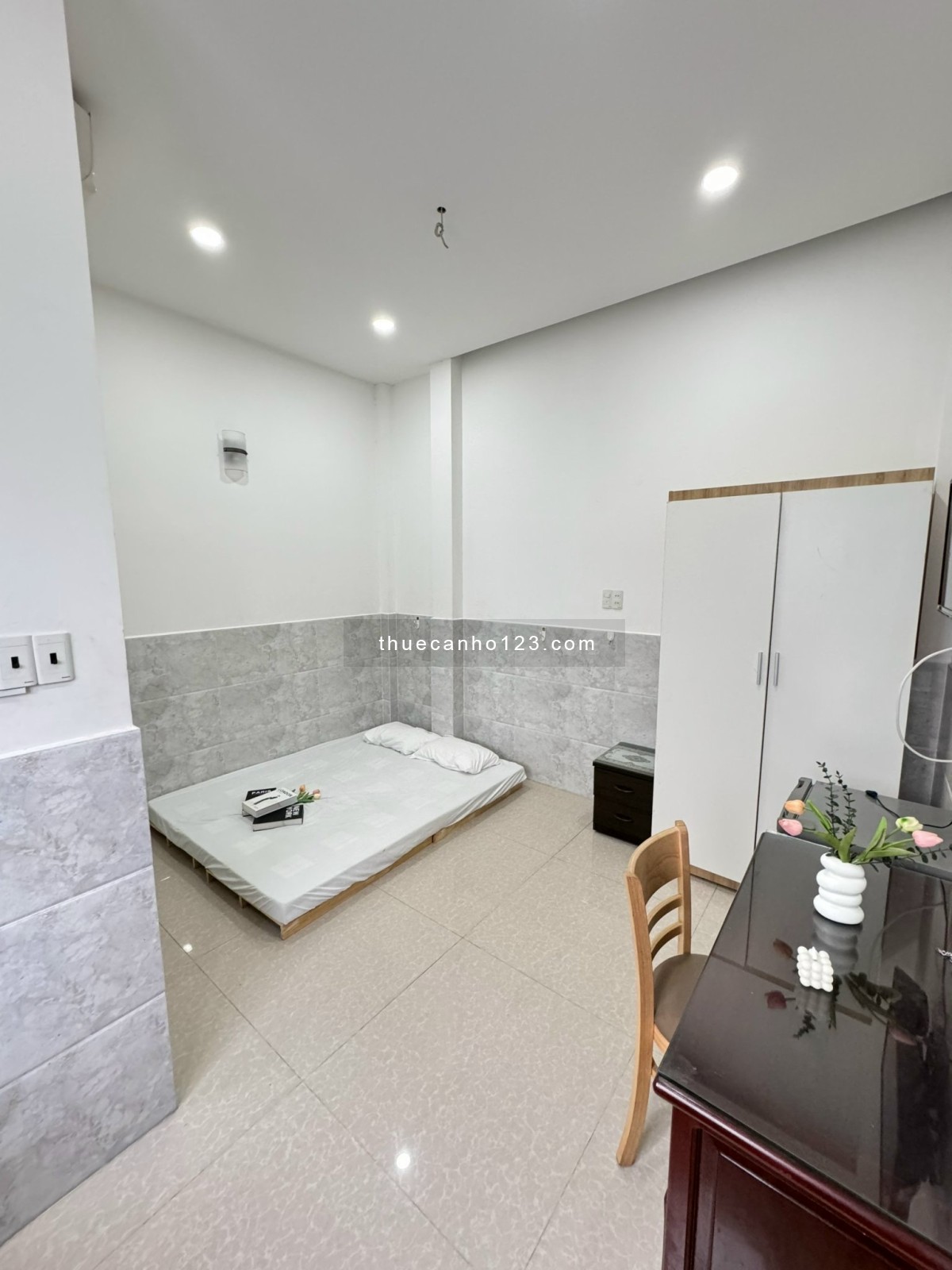 Cho thuê căn hộ studio bancong có Tivi tại Quận 3 gần quận 1 - quận 10