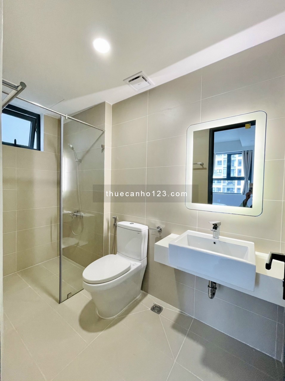 Cần cho thuê căn hộ 107 Trương Định Quận 3, 80m2, 2pn, 2wc, full NT. Giá: 16 tr/th bao Phí Quản Lý