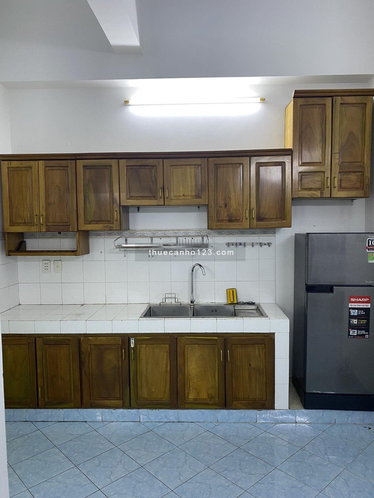 Cho thuê căn hộ 203 Nguyễn Trãi Quận 1, DT : 50m2, 1PN, 1WC, Giá : 8.5 tr/tháng,