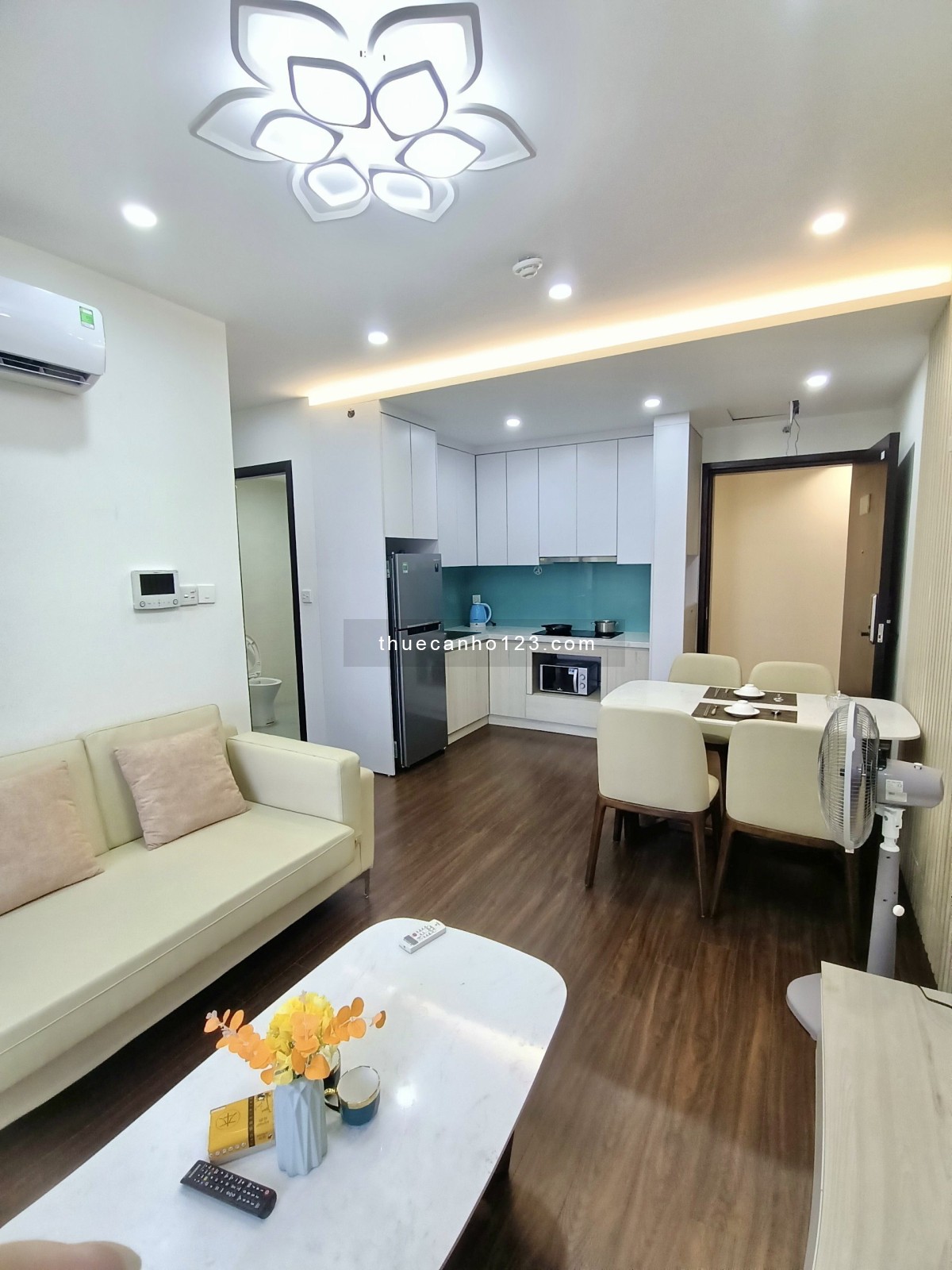 Chính chủ cho thuê quỹ căn hộ Royal city rẻ nhất thị trường giá chỉ từ 15 triệu/tháng