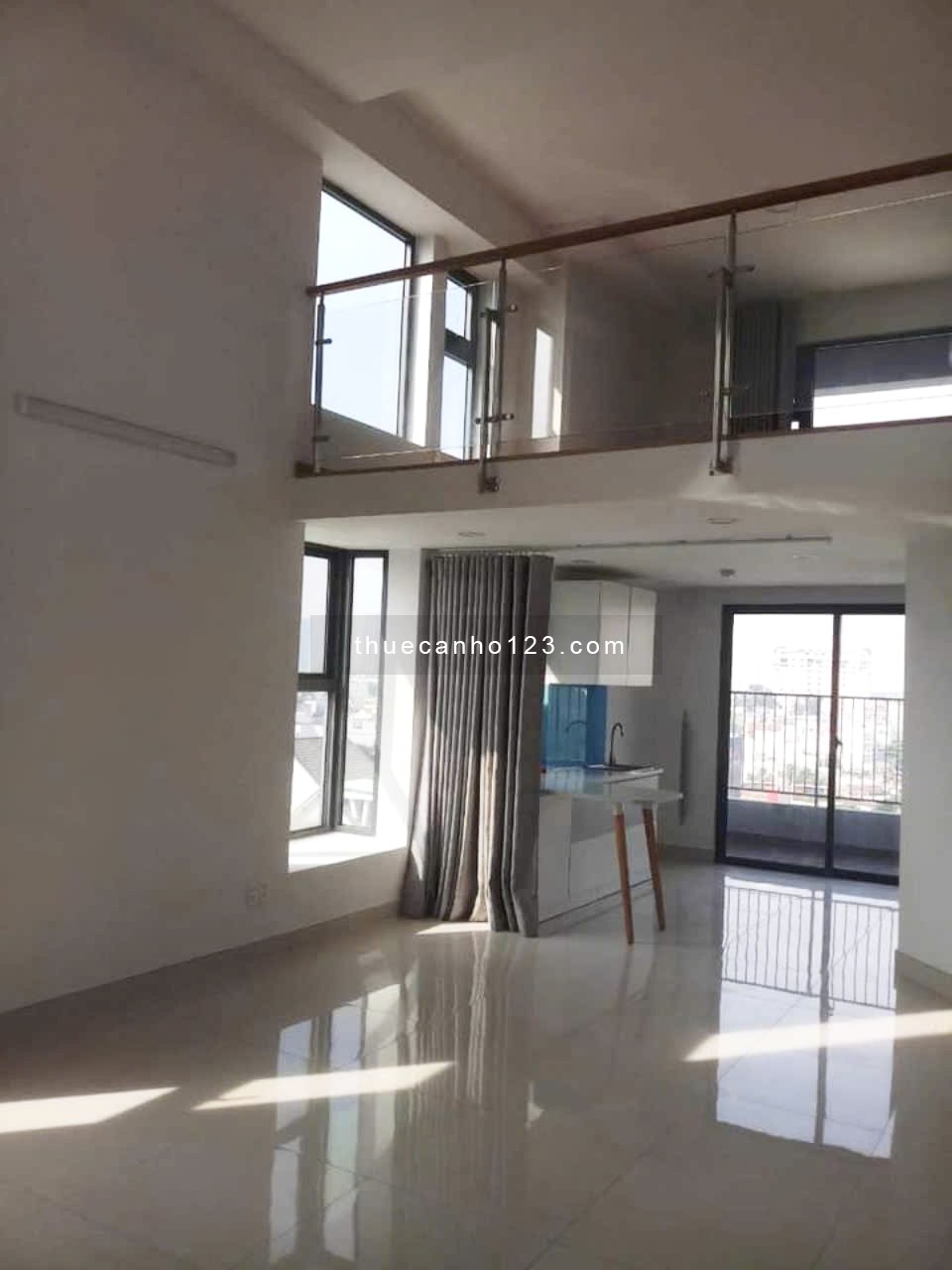 Cho thuê căn hộ duplex 1 phòng ngủ chỉ 9 triệu tại La Astoria Quận 2