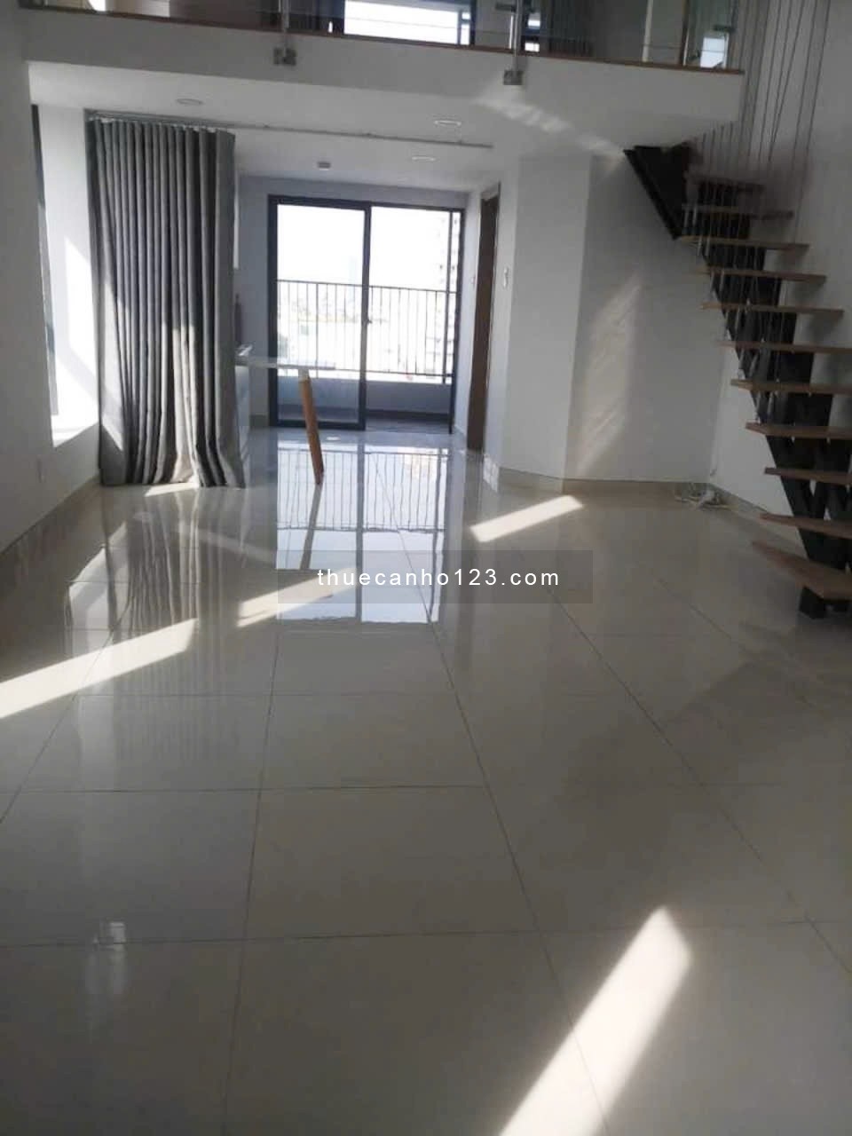 Cho thuê căn hộ duplex 1 phòng ngủ chỉ 9 triệu tại La Astoria Quận 2