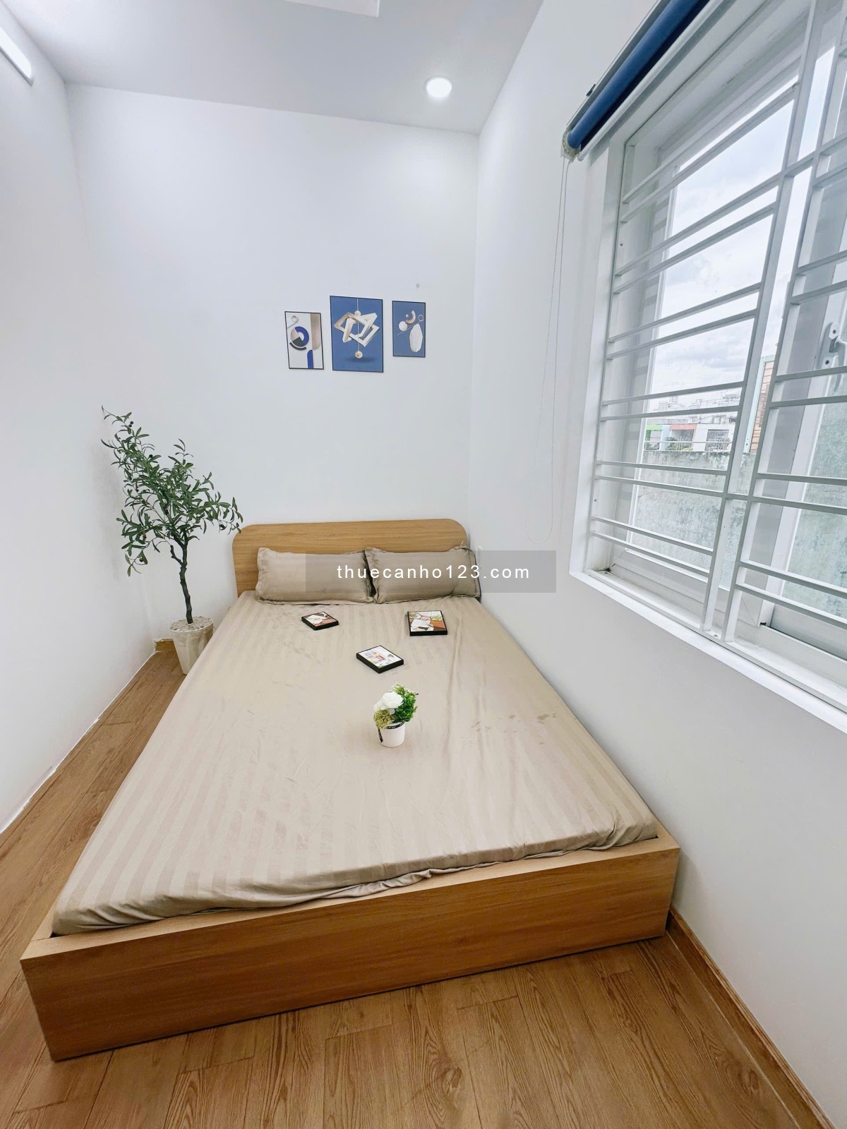 CĂN HỘ 3 PHÒNG NGỦ RỘNG 100M2, MỚI, FULL NỘI THẤT NGAY TÂN SƠN, CÓ BAN CÔNG