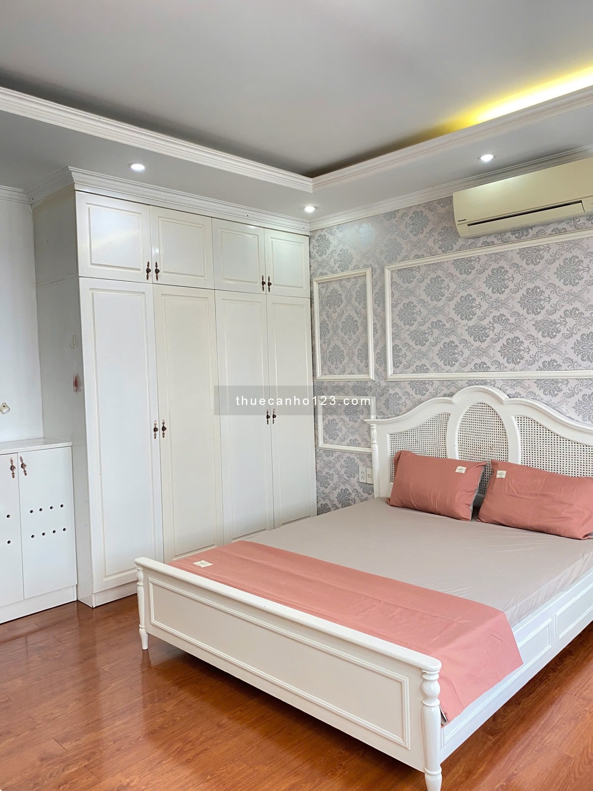 STUDIO cửa sổ full nội thất nội khu Phú Mỹ Hưng gần Crescent Mall, ĐH RMIT