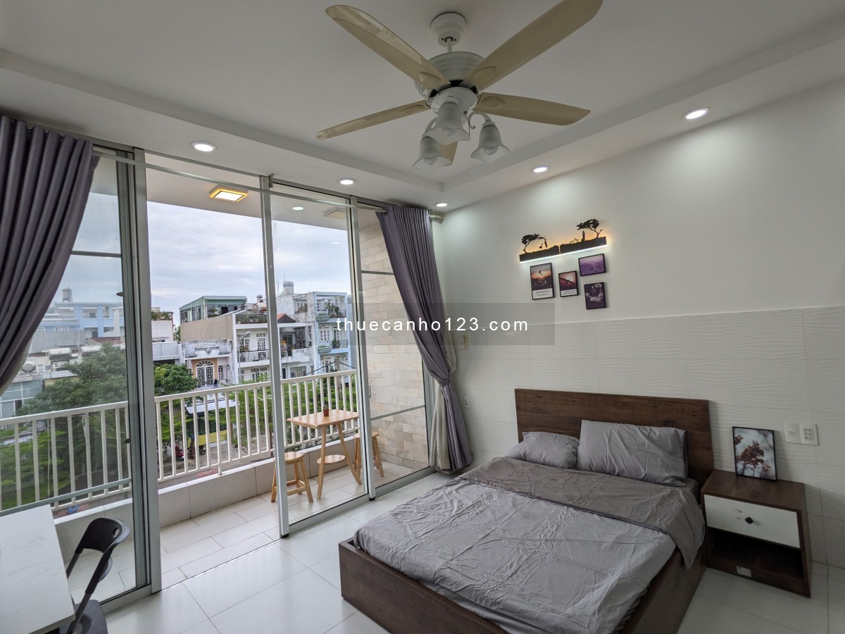 Phòng balcon view công viên thoáng mát gần VLU3