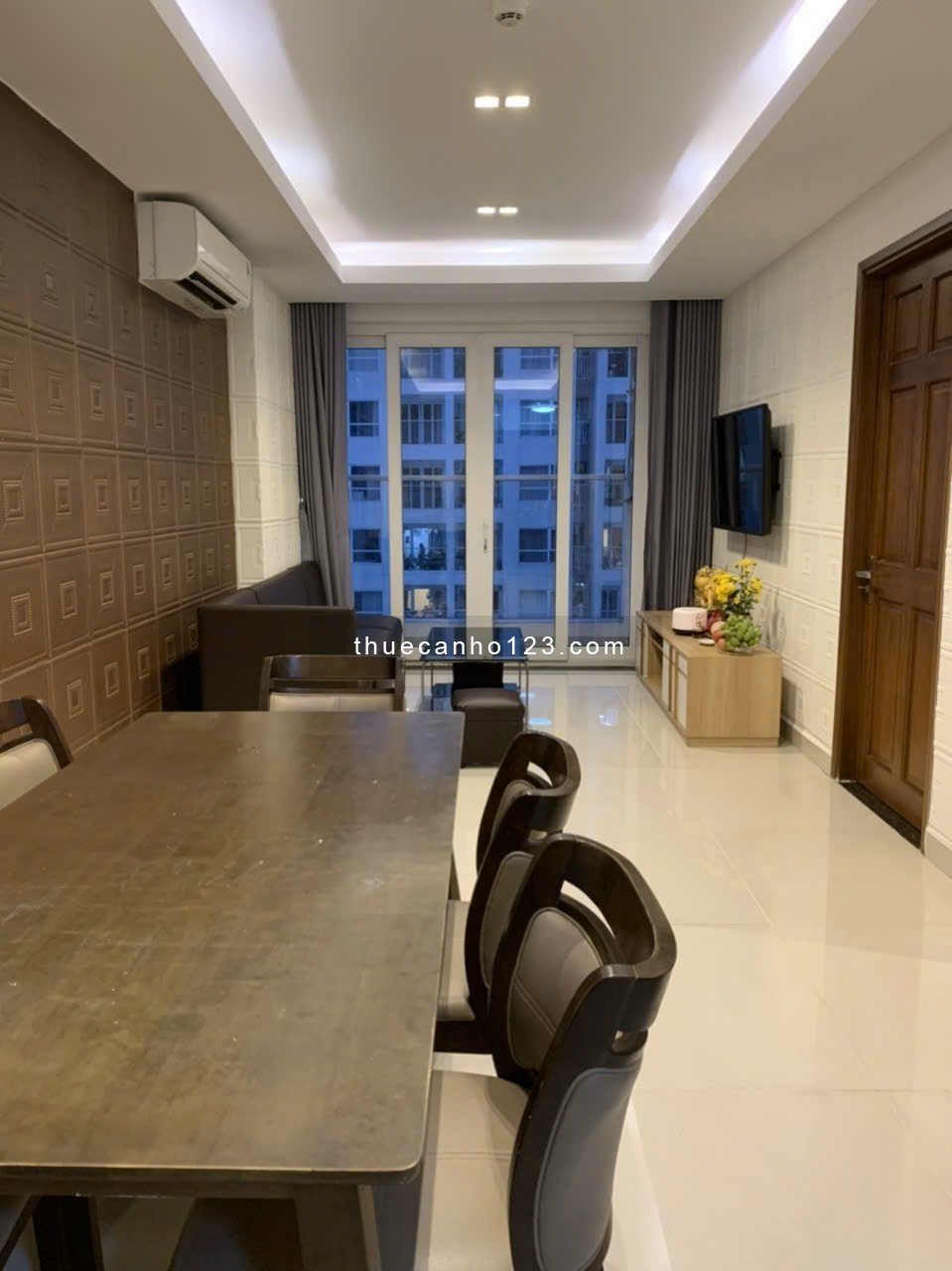 Cho thuê căn hộ 2PN-2WC-74m2 full nội thất chung cư Sky Center 16tr/th, ở liền.LH 0932192028-Ms.Mai